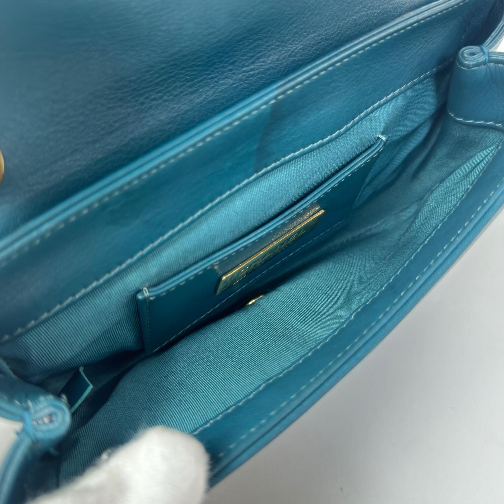 Chanel Green Leather Shoulder Bag (Pre-Owned)