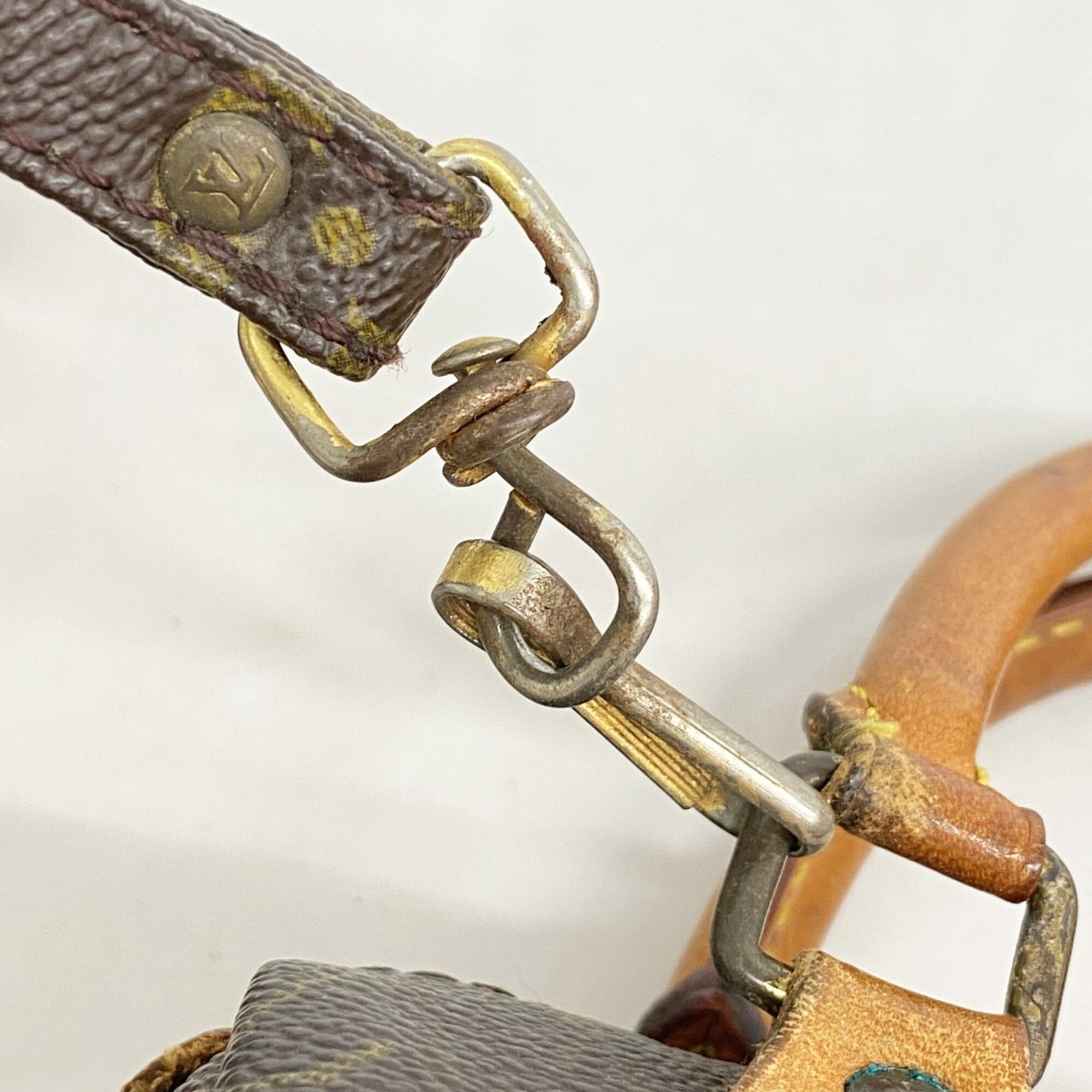 Louis Vuitton Brown Handbag (Pre-Owned)