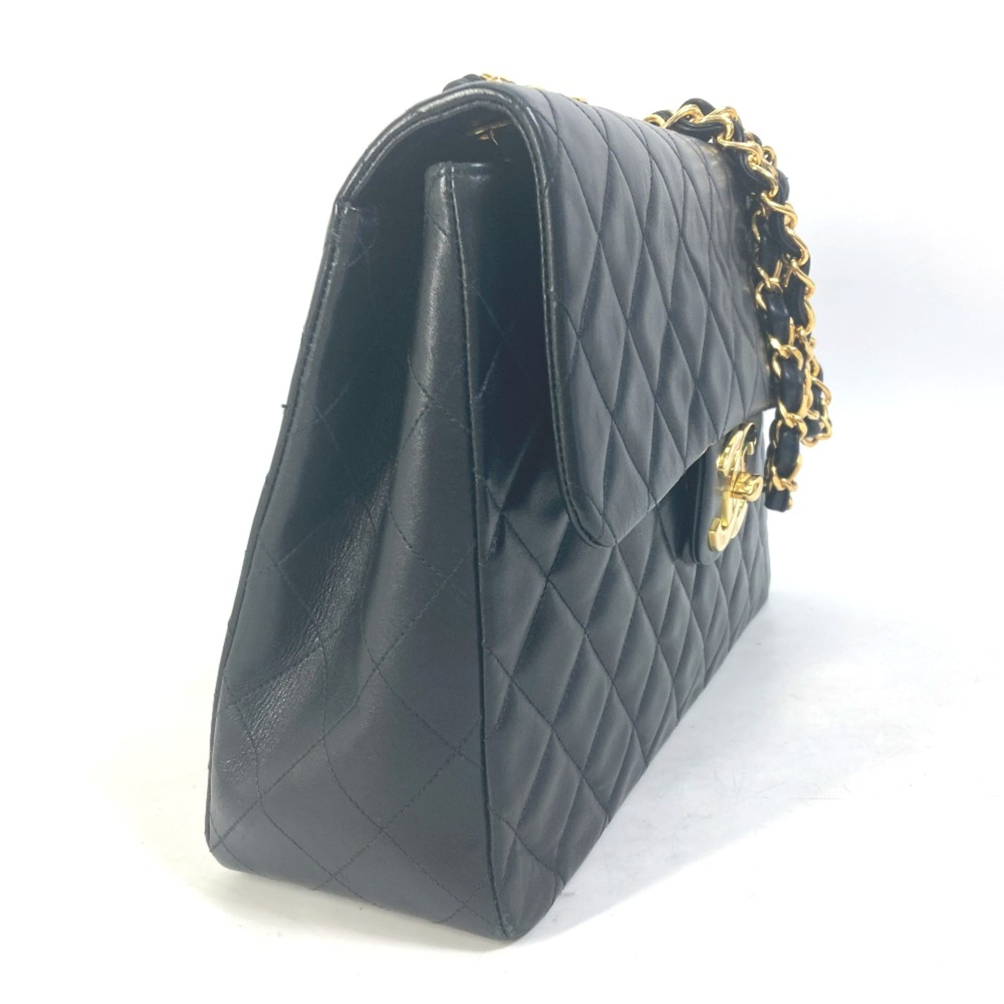 Chanel Black Leather Shoulder Bag (Pre-Owned)