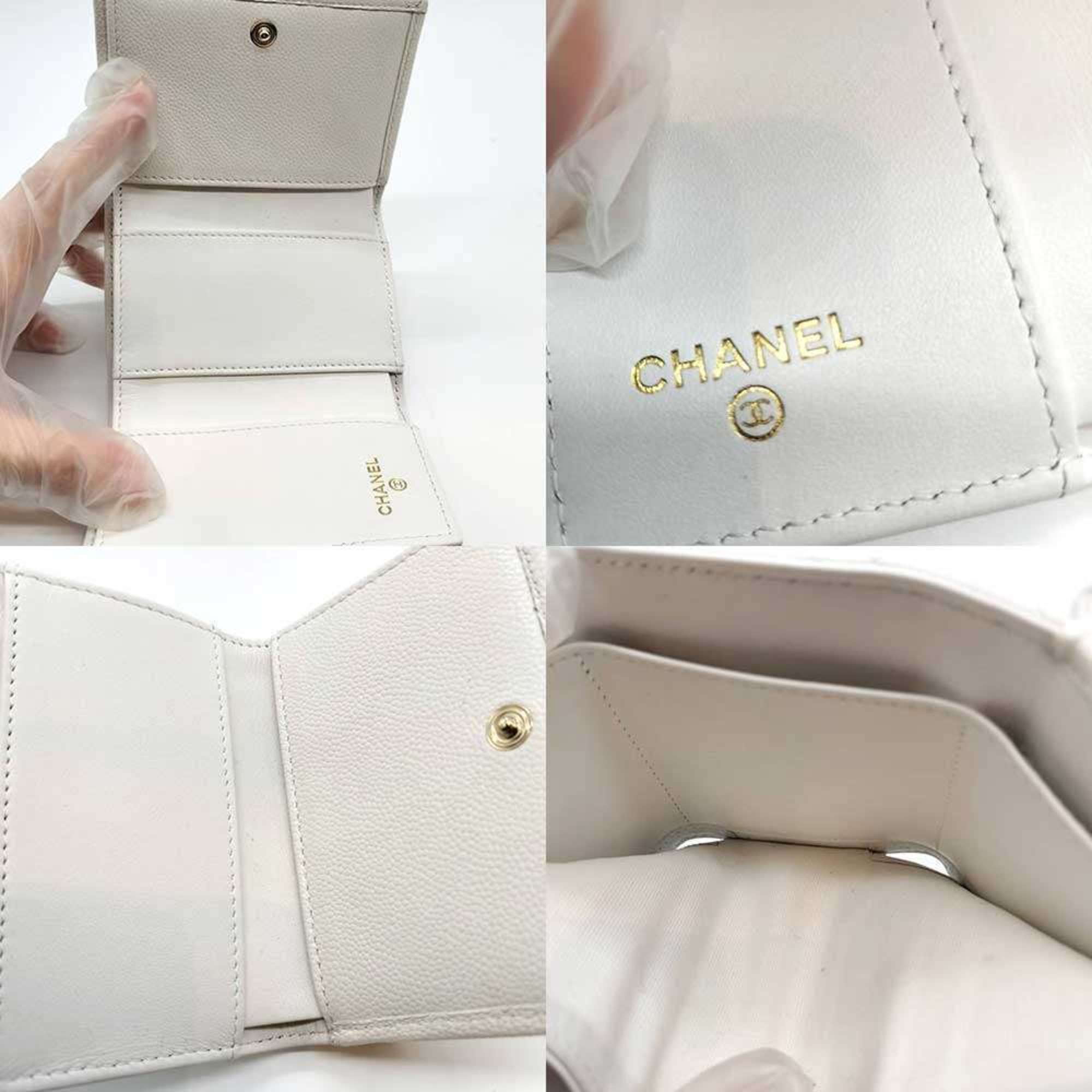 Chanel White Grained Calfskin Wallet (Tri-Fold) (Pre-Owned)
