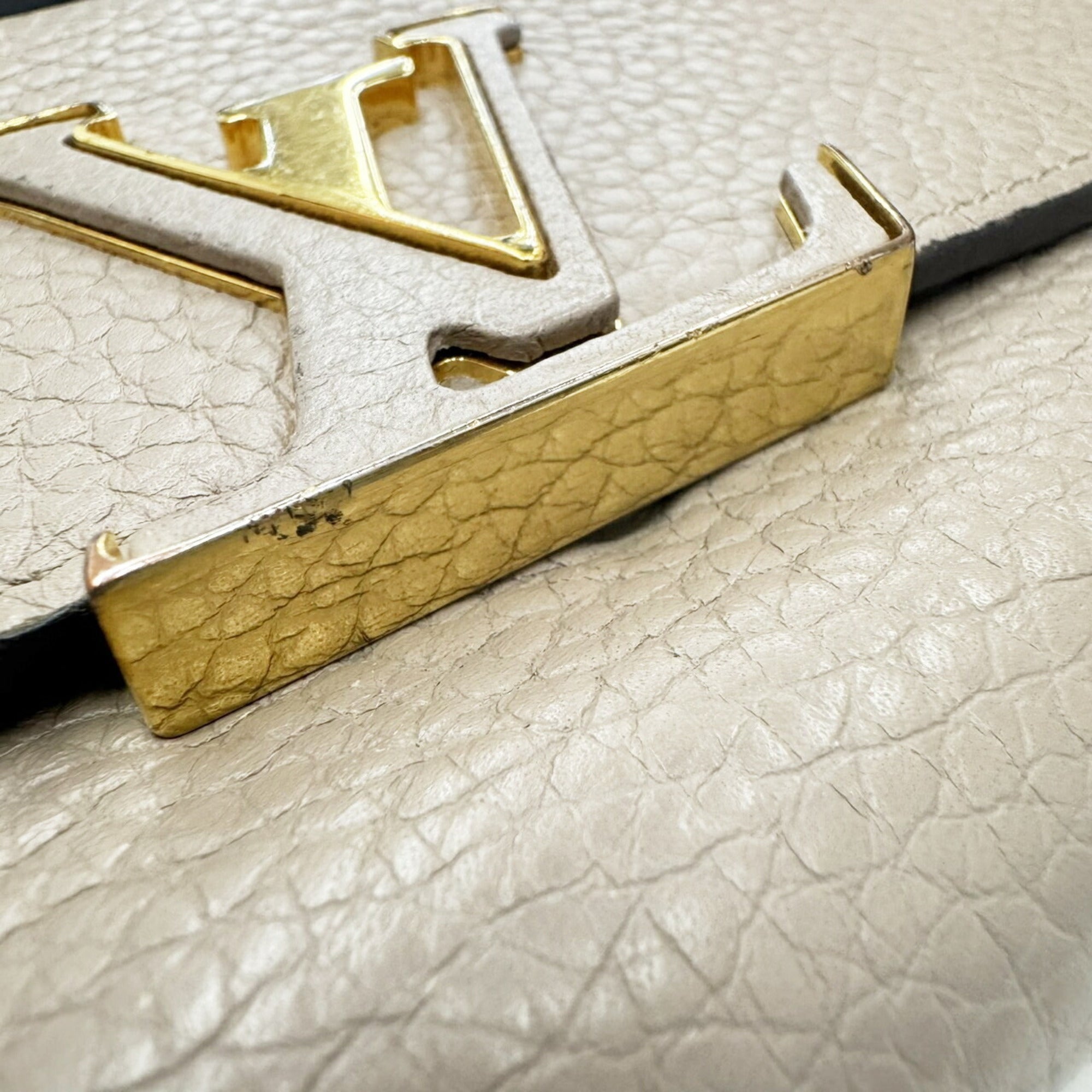 Louis Vuitton Beige Grayish Leather Long Wallet (Bi-Fold) (Pre-Owned)