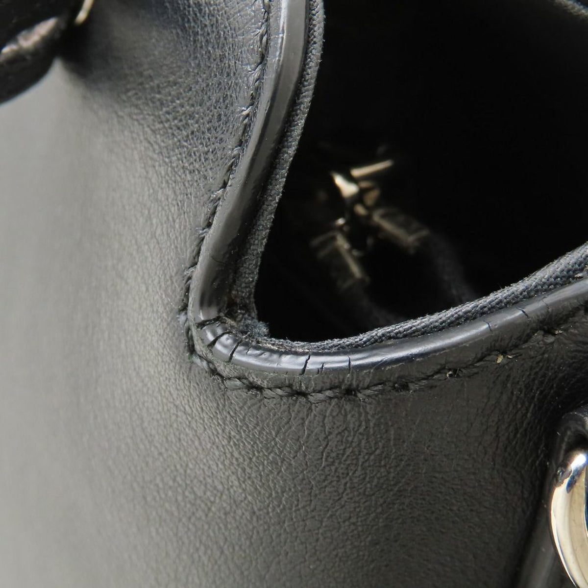 Fendi Black Leather Shoulder Bag (Pre-Owned)