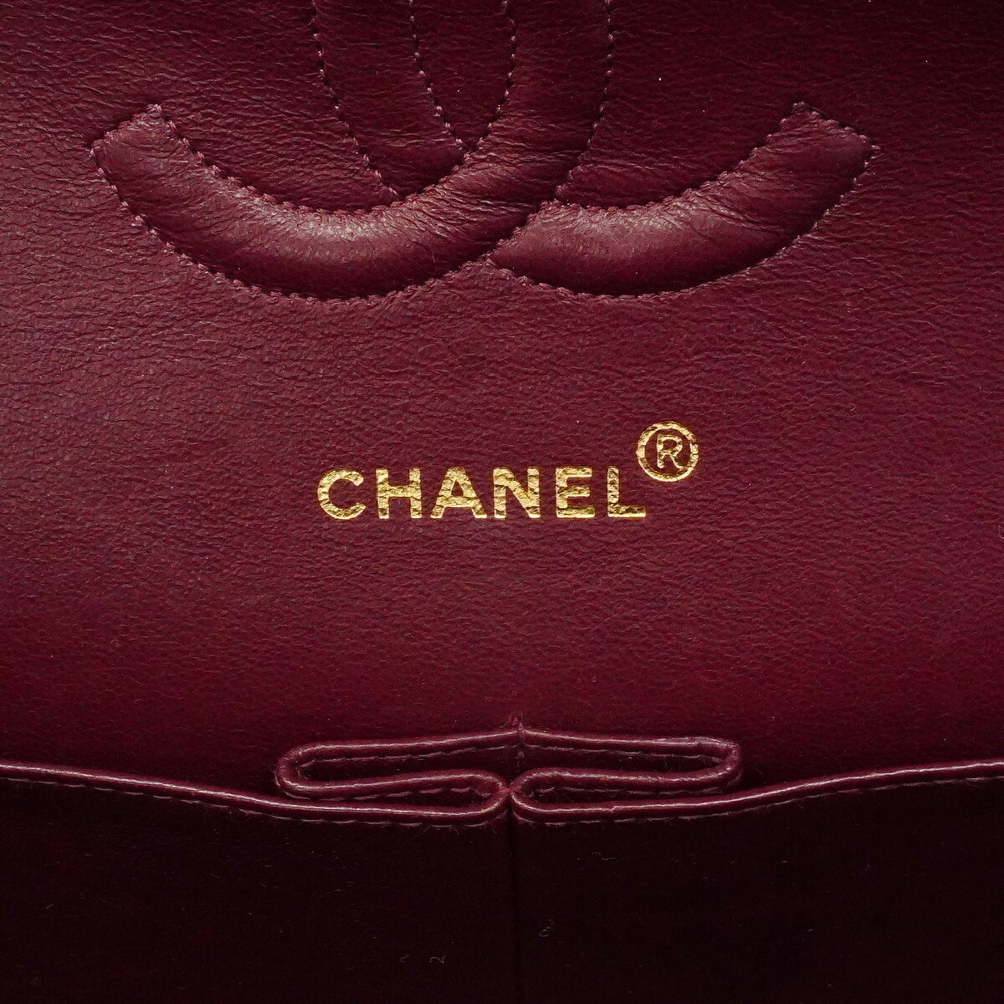 Chanel Black Leather Shoulder Bag (Pre-Owned)