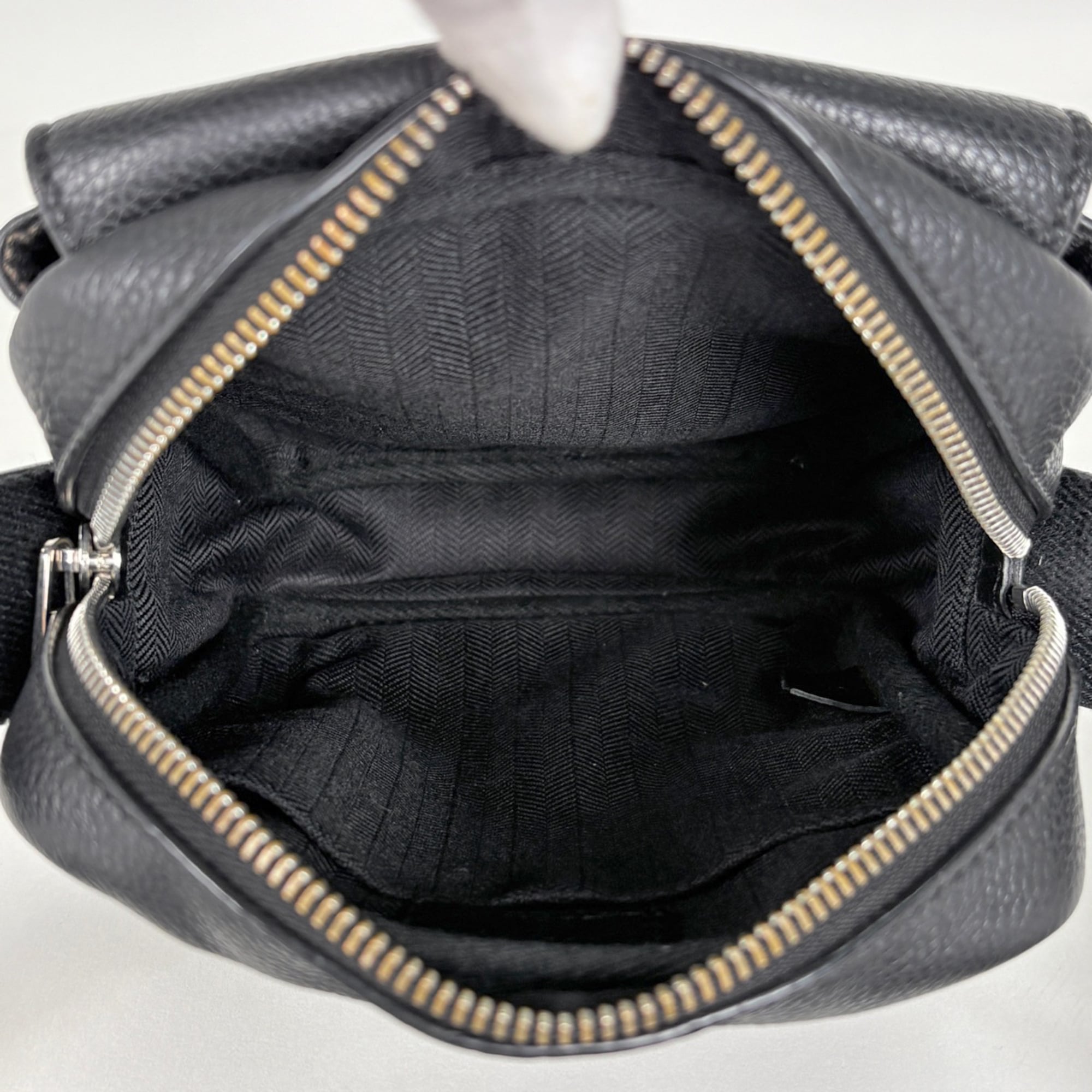Loewe Black Leather Shoulder Bag (Pre-Owned)