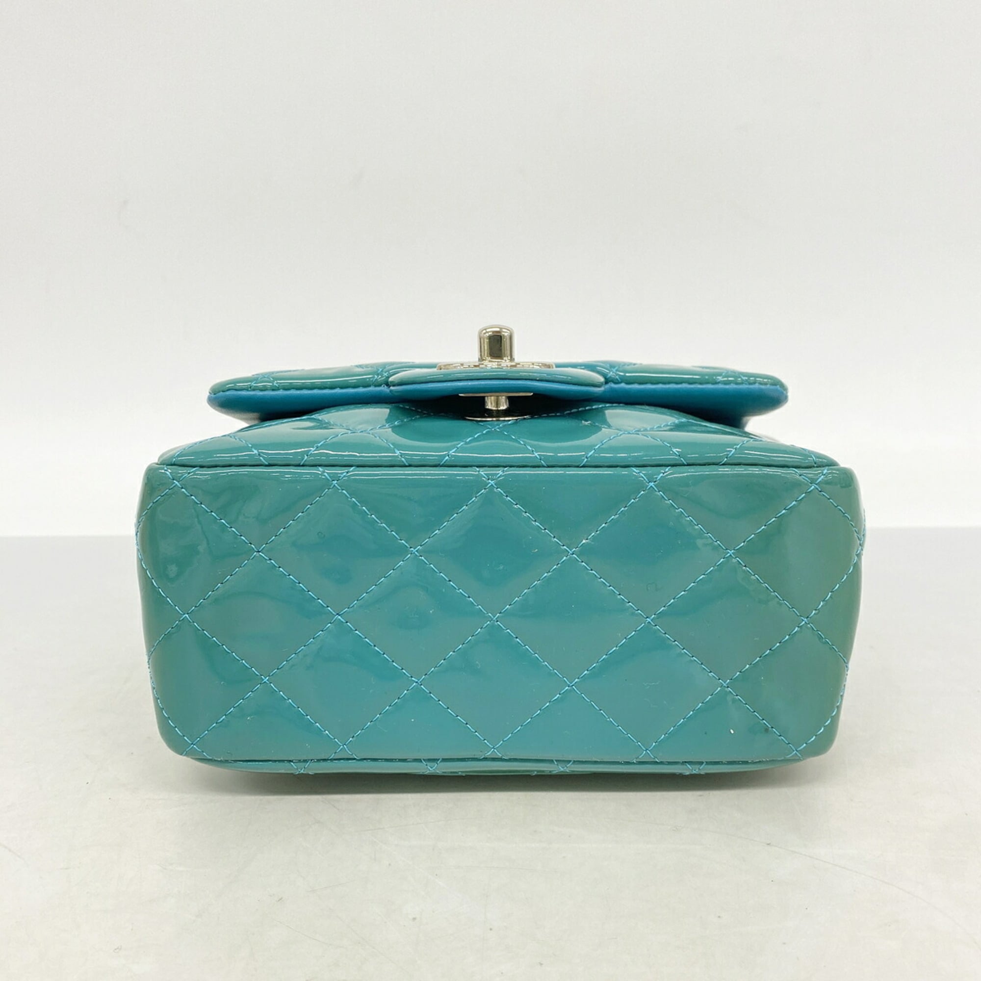 Chanel Blue Patent Leather Shoulder Bag (Pre-Owned)