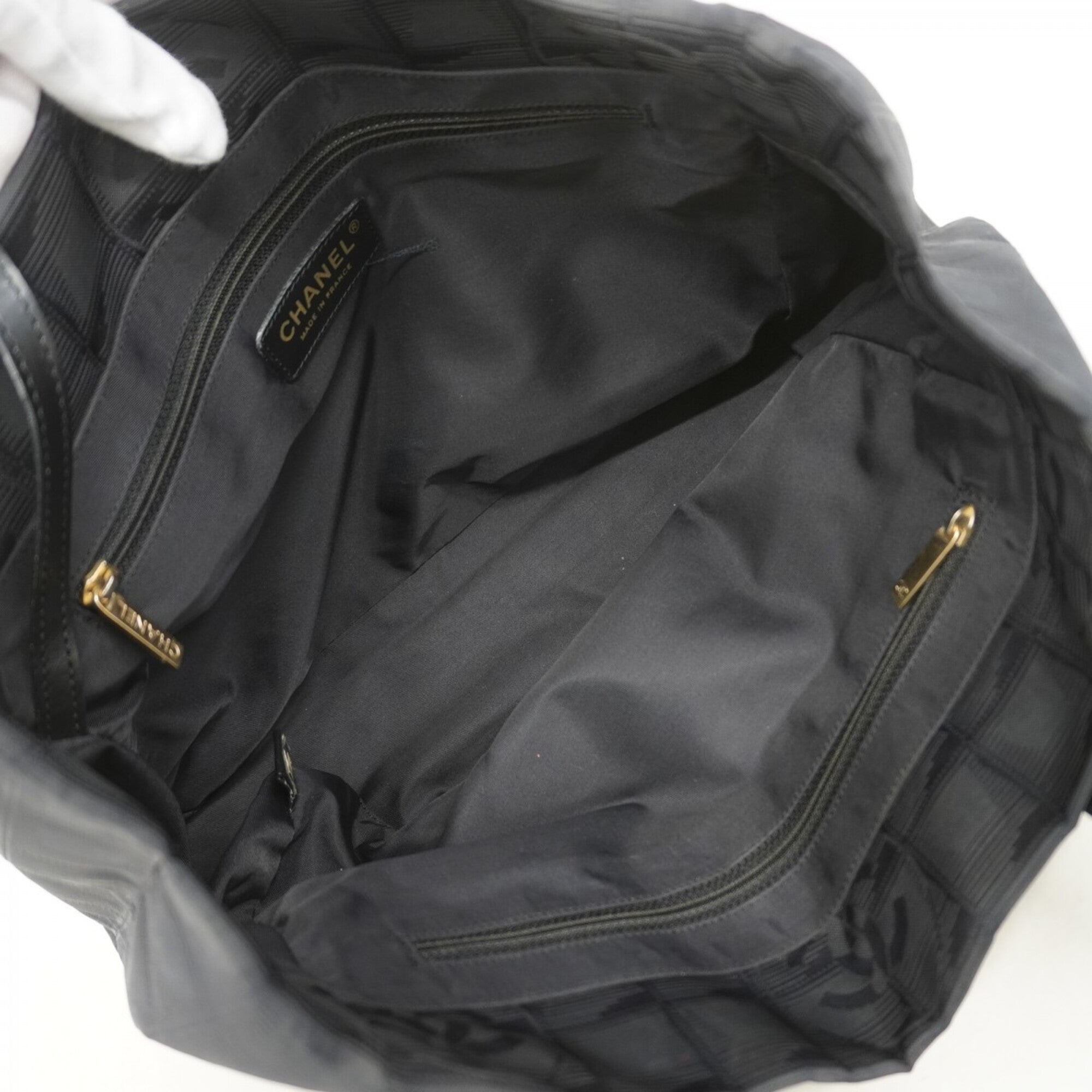 Chanel Black Nylon Tote Bag (Pre-Owned)