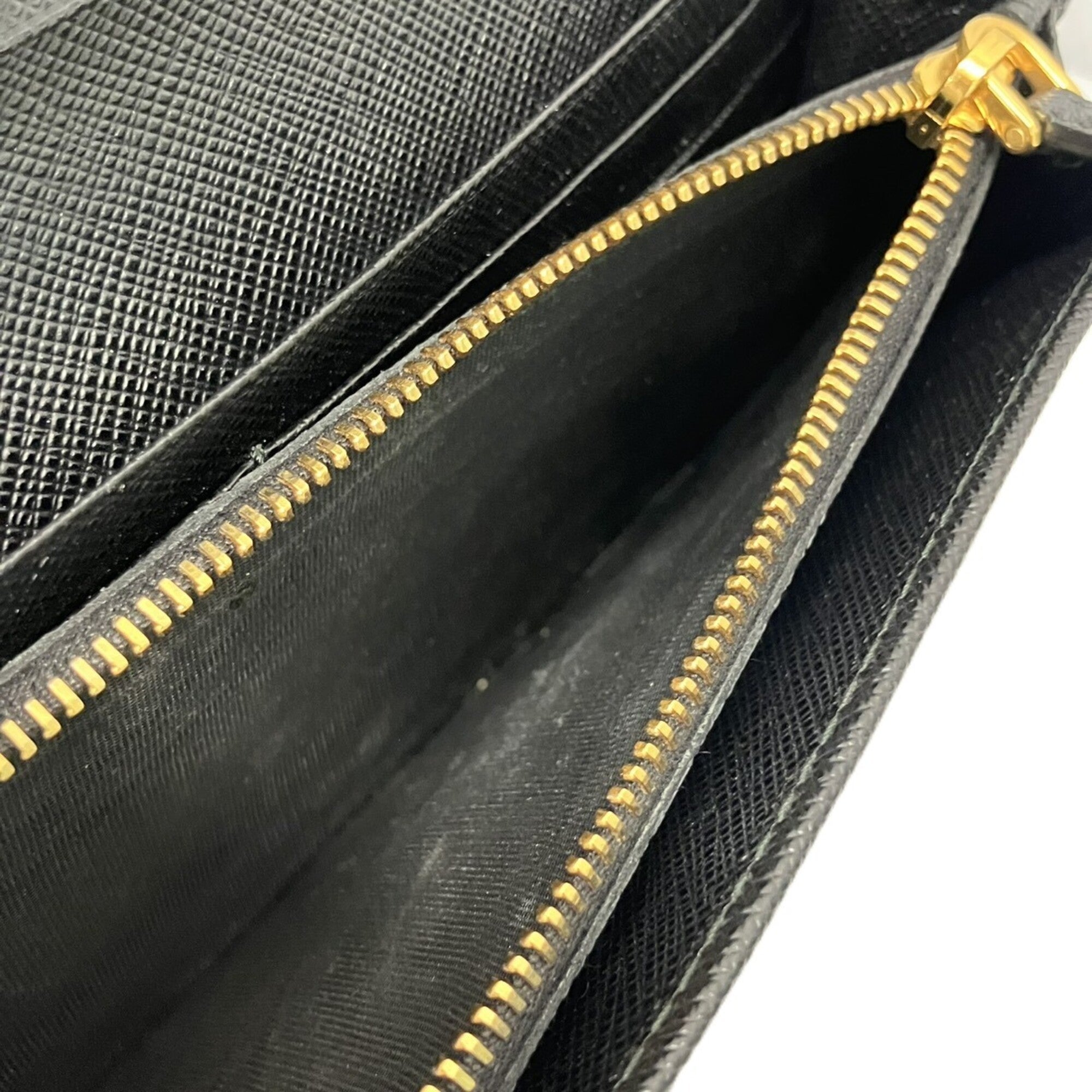 Prada Black Saffiano Long Wallet (Bi-Fold) (Pre-Owned)