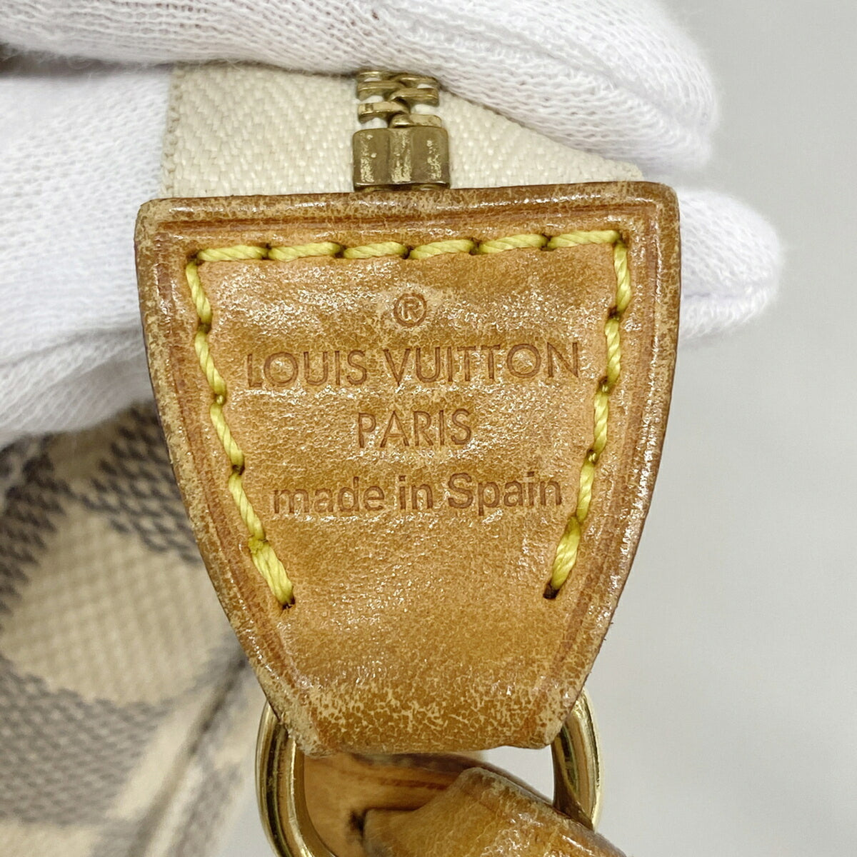 Louis Vuitton White Pouch (Pre-Owned)