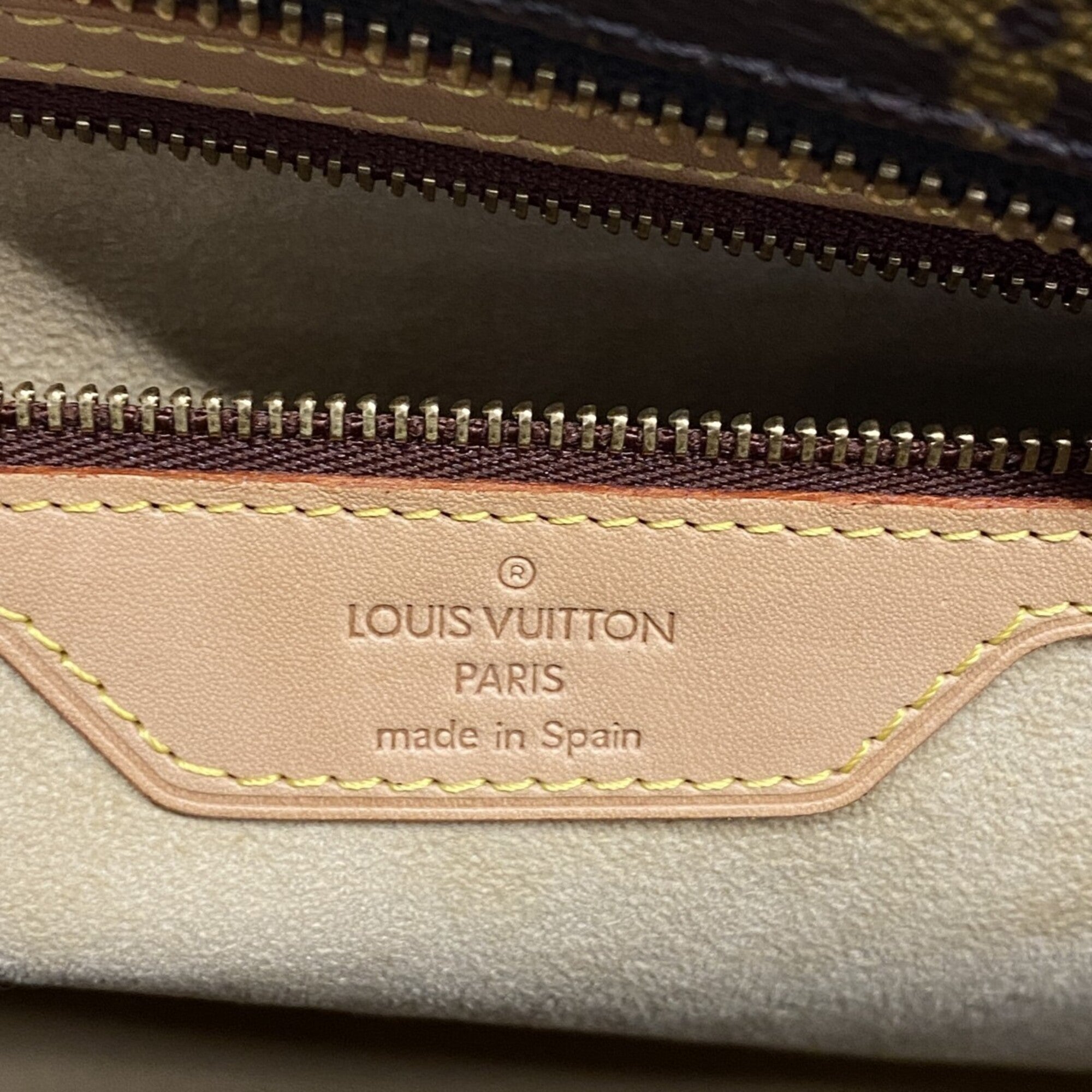 Louis Vuitton Brown Shoulder Bag (Pre-Owned)