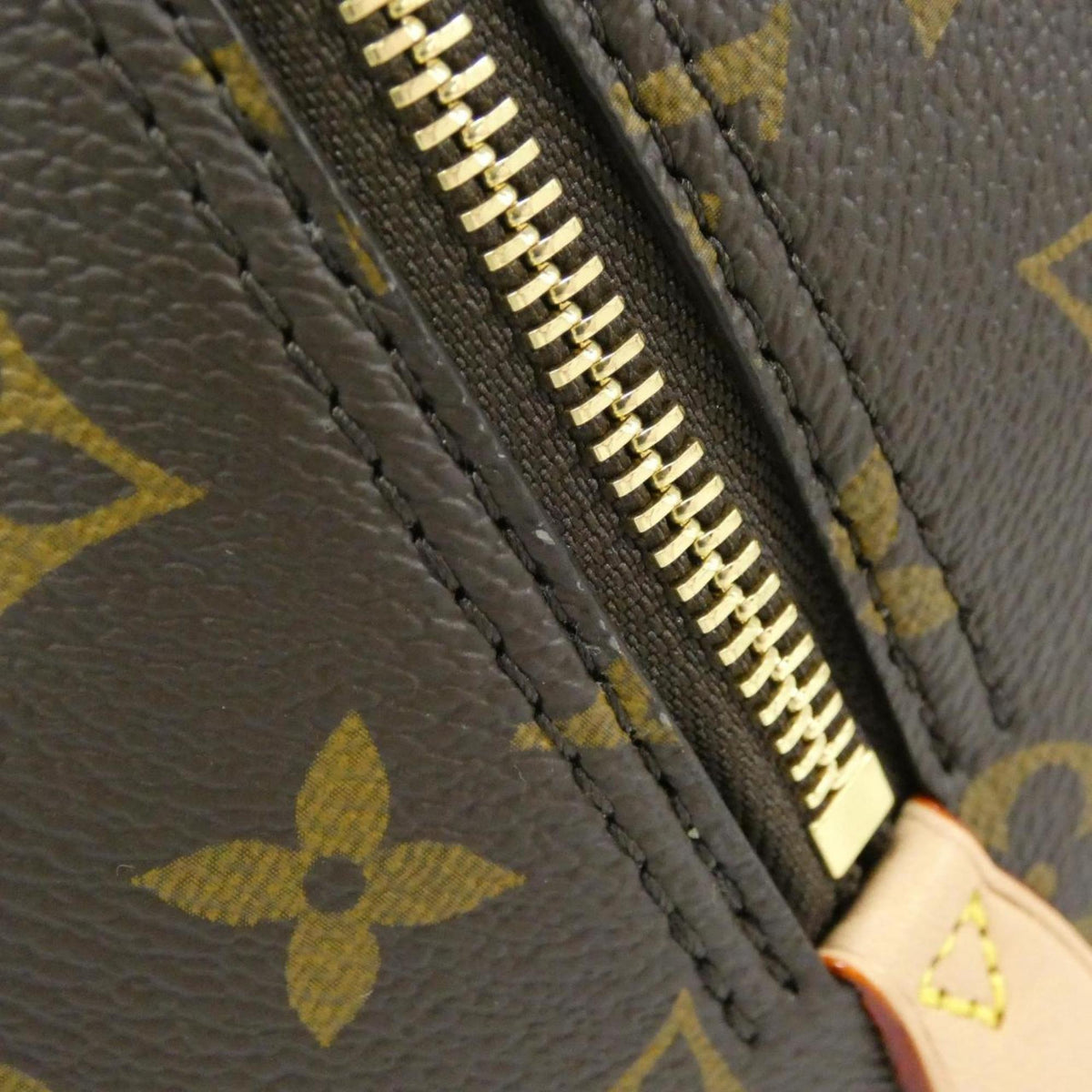 Louis Vuitton Marron Coated Canvas Shoulder Bag (Pre-Owned)