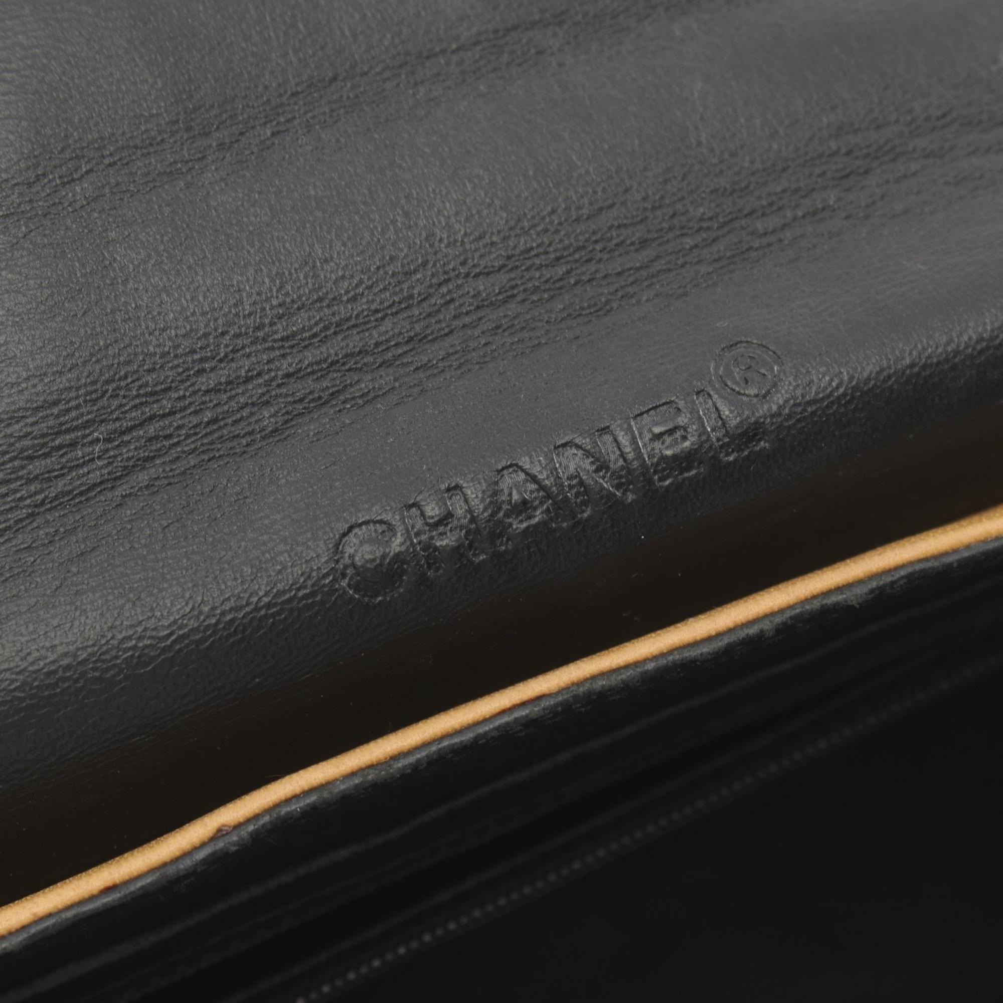 Chanel Beige Leather Shoulder Bag (Pre-Owned)