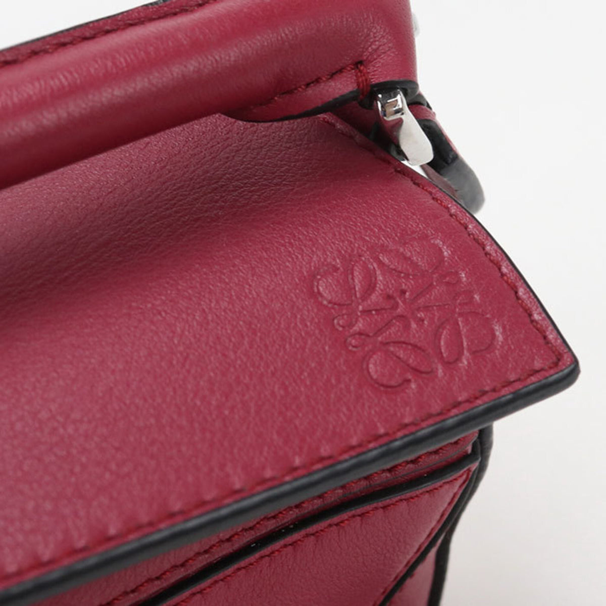 Loewe Red Color Leather Handbag (Pre-Owned)