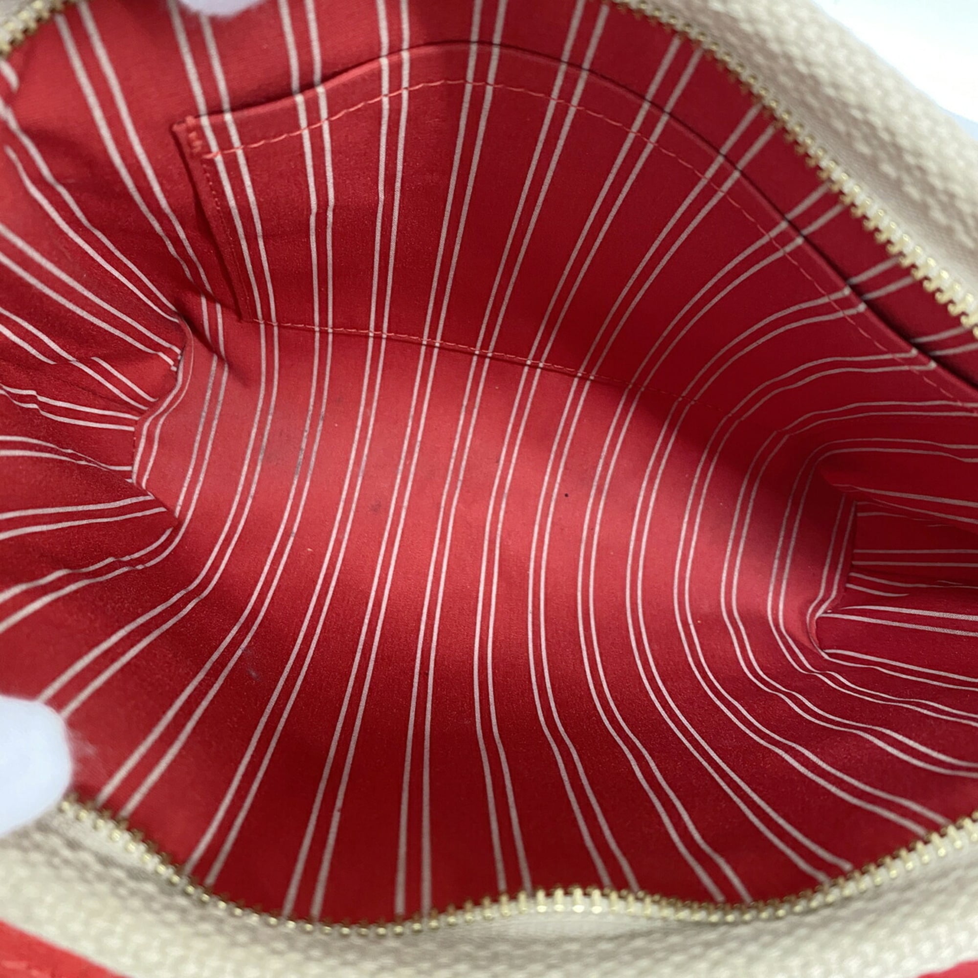Louis Vuitton Beige Handbag (Pre-Owned)