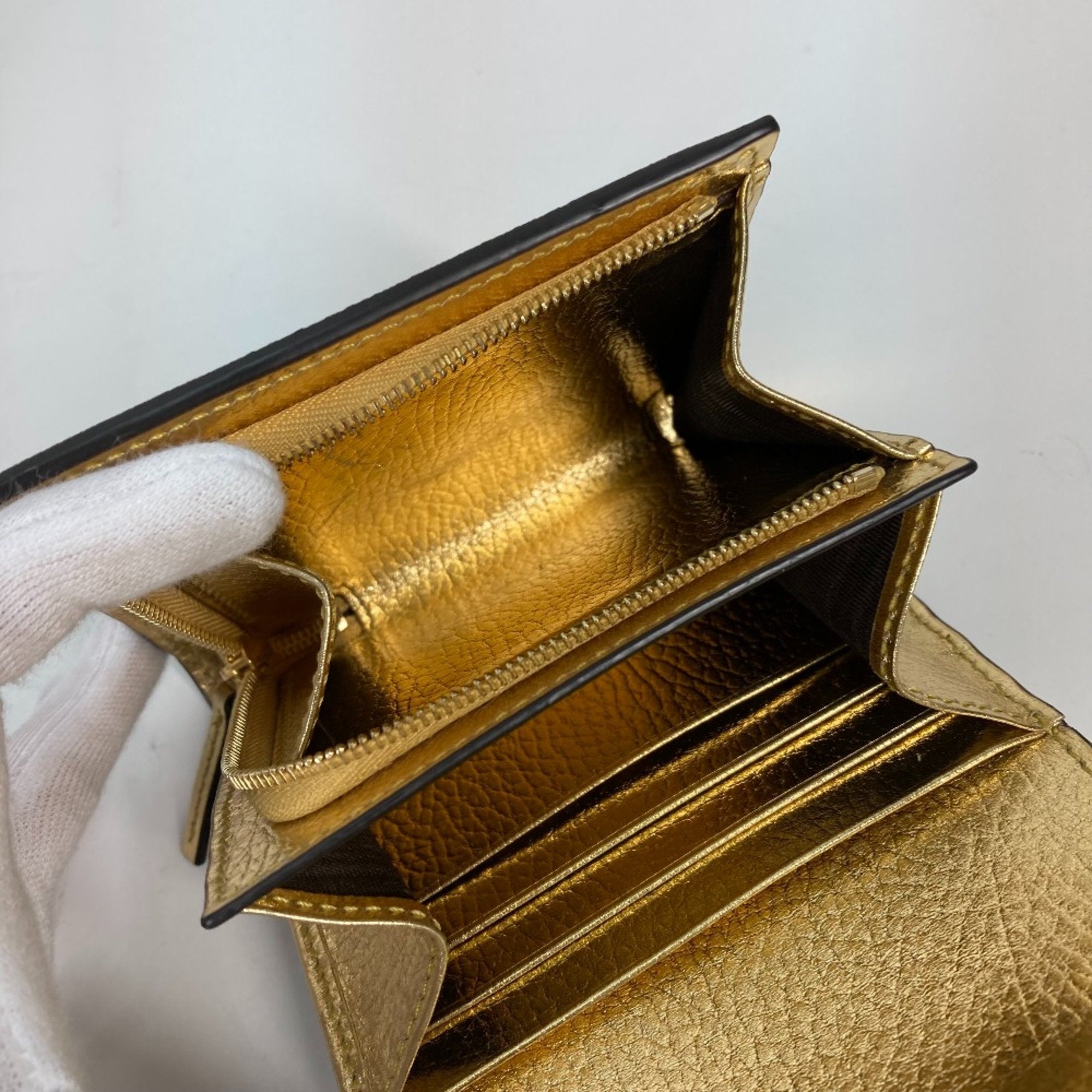 Gucci Gold Leather Wallet (Bi-Fold) (Pre-Owned)