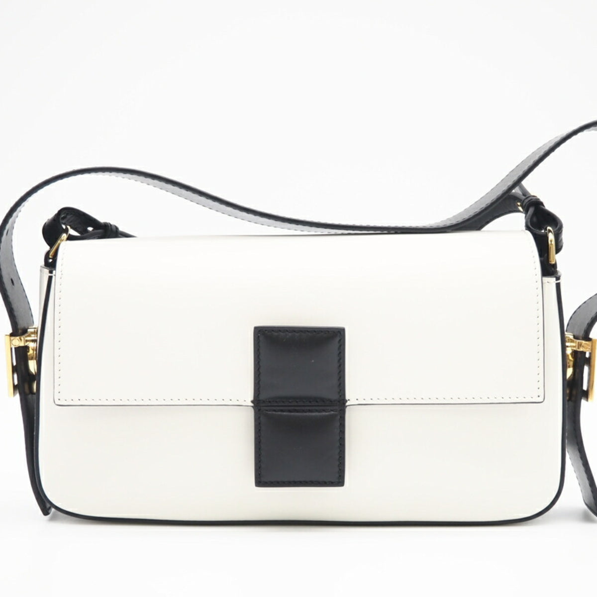 Fendi Black White Leather Shoulder Bag (Pre-Owned)