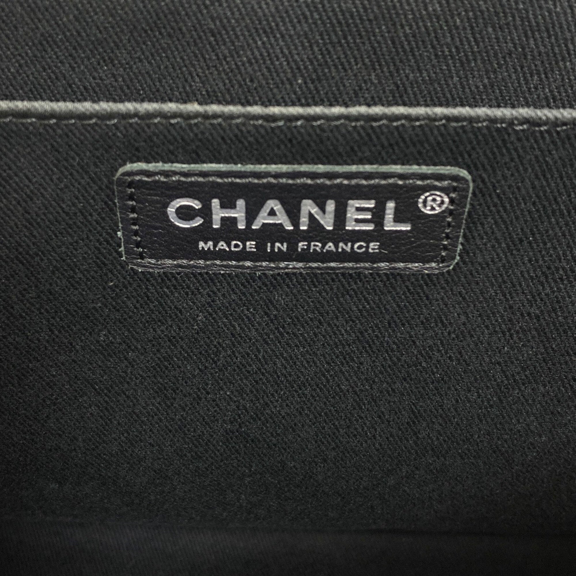 Chanel Black Leather Shoulder Bag (Pre-Owned)