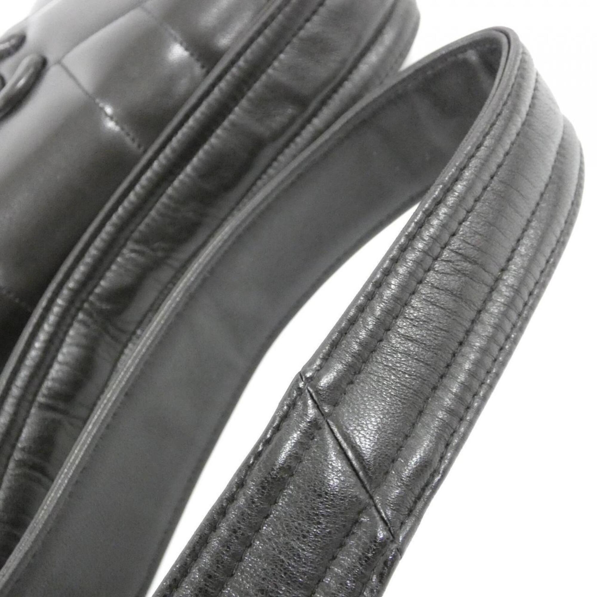 Chanel Black Leather Shoulder Bag (Pre-Owned)
