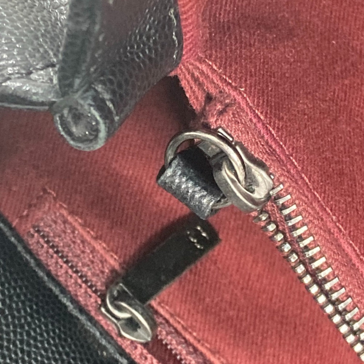 Chanel Black Leather Handbag (Pre-Owned)
