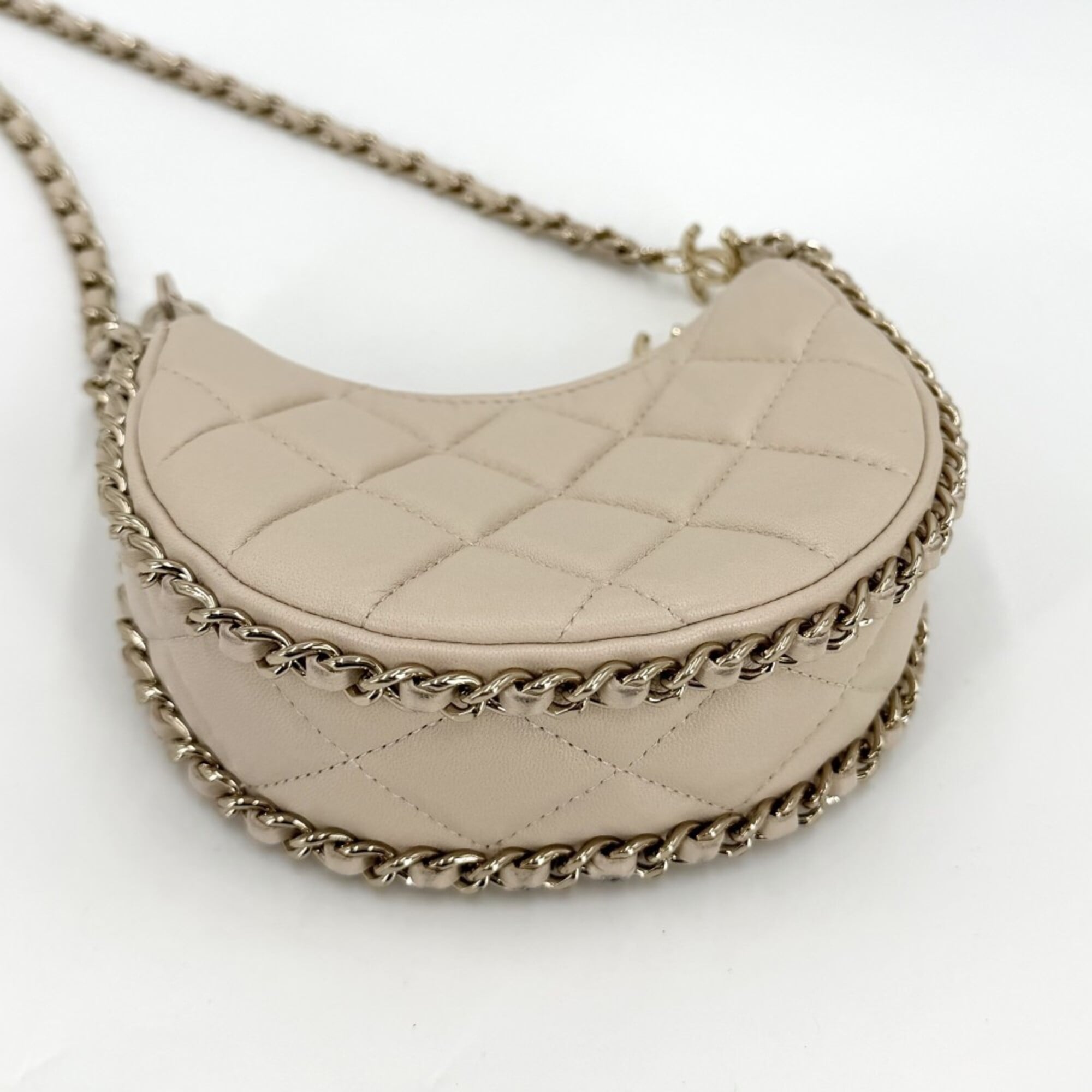Chanel Beige Beige Gold White Leather Pochette Shoulder Bag (Pre-Owned)