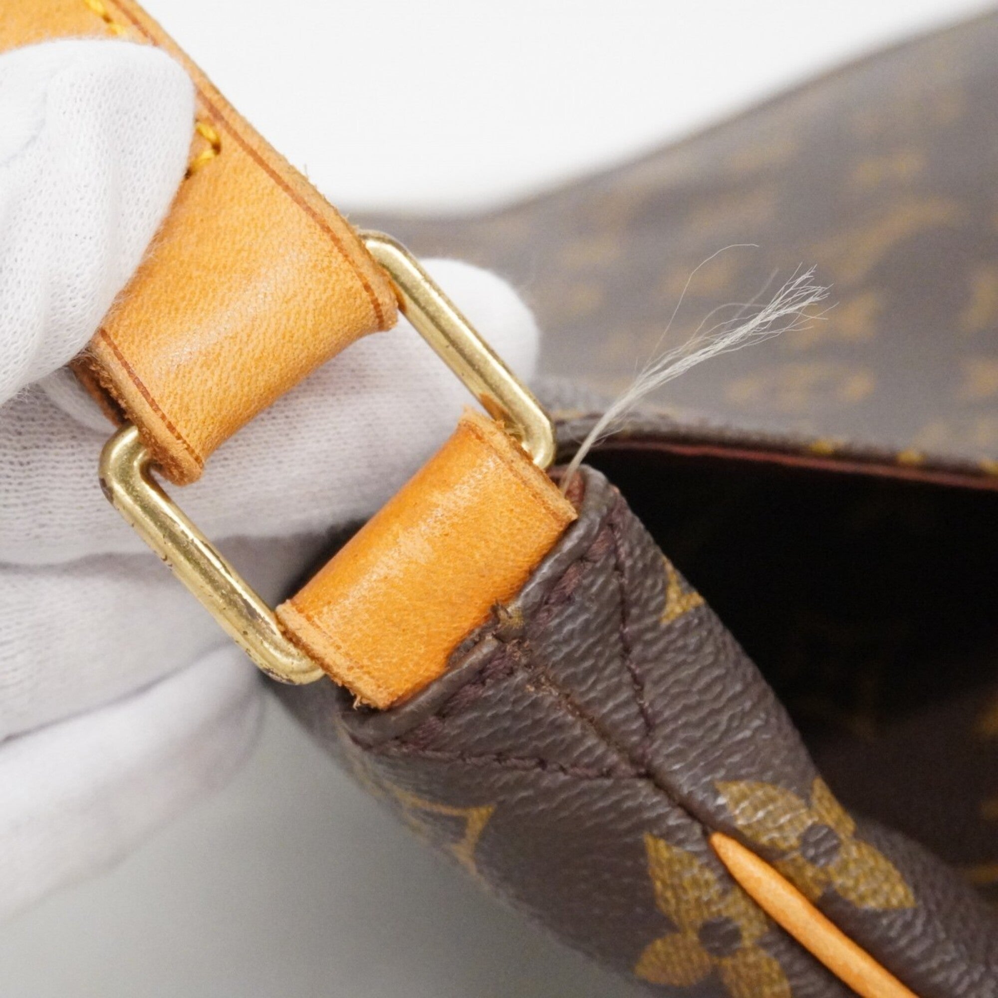 Louis Vuitton Brown Shoulder Bag (Pre-Owned)