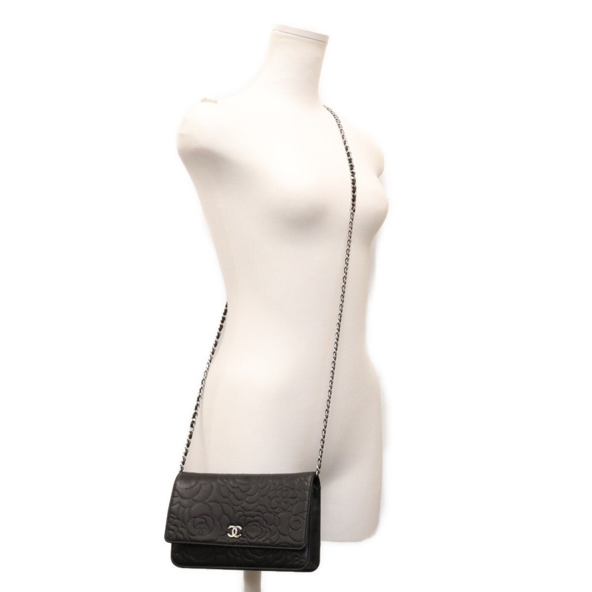 Chanel Black Leather Shoulder Bag (Pre-Owned)
