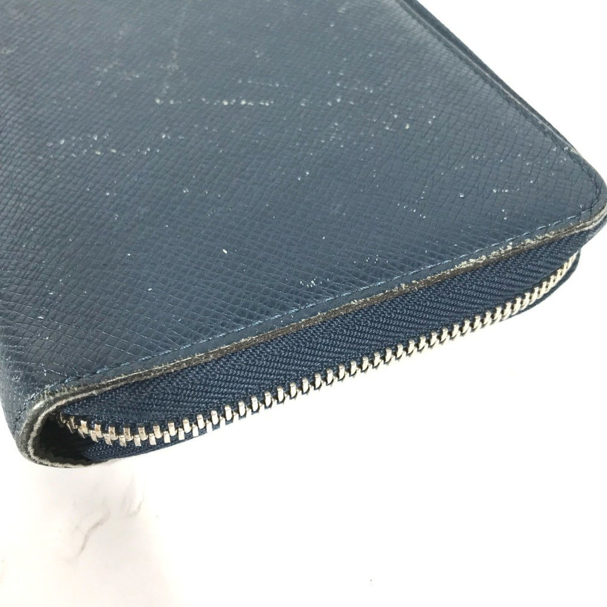 Louis Vuitton Taiga Blue Taiga Leather Long Wallet (Bi-Fold) (Pre-Owned)