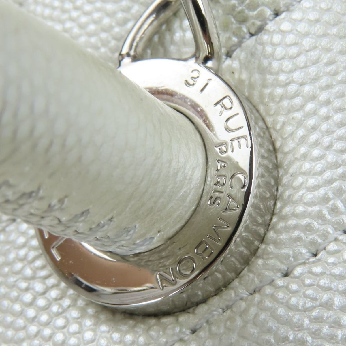 Chanel Pearl White Grained Calfskin Handbag (Pre-Owned)