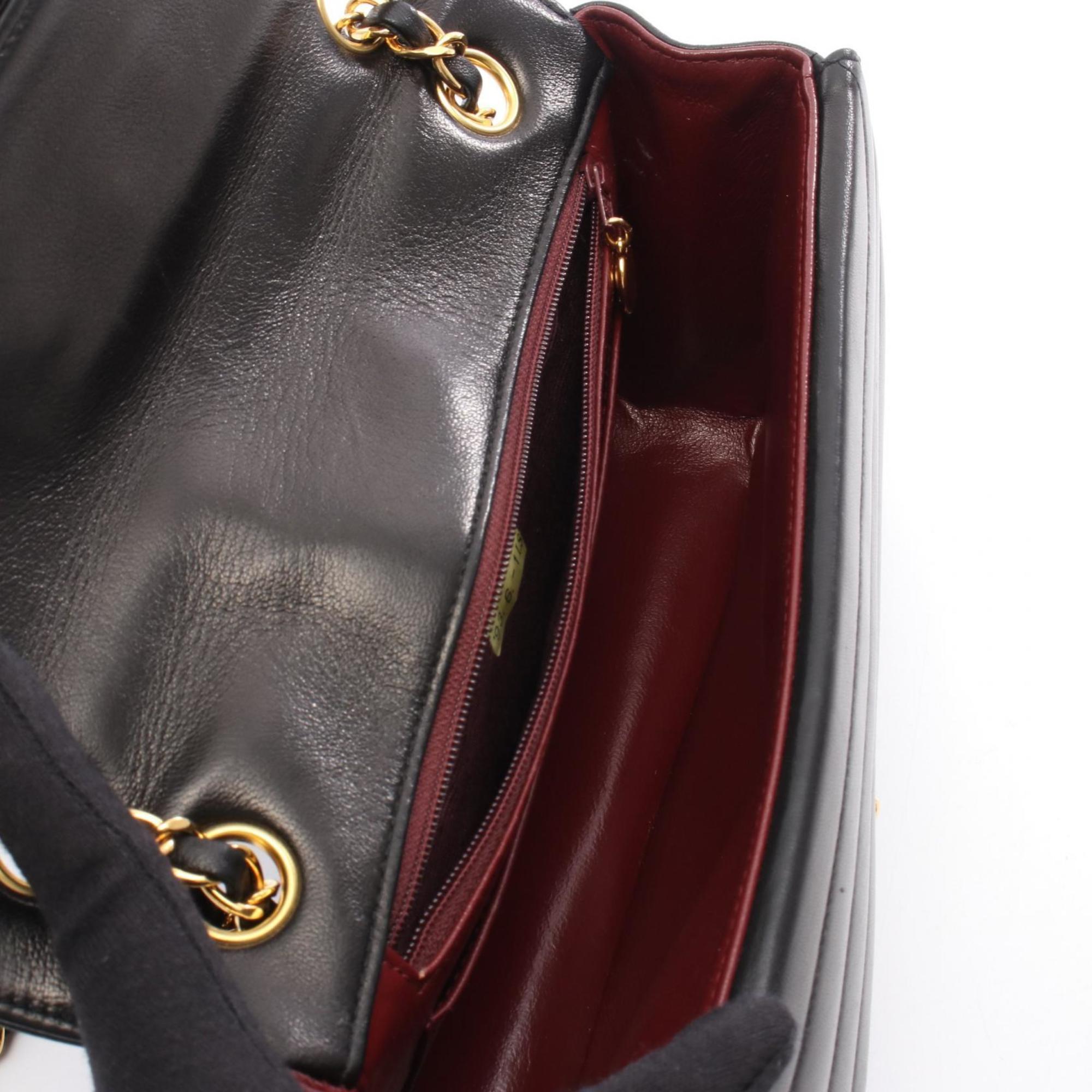 Chanel Black Leather Shoulder Bag (Pre-Owned)