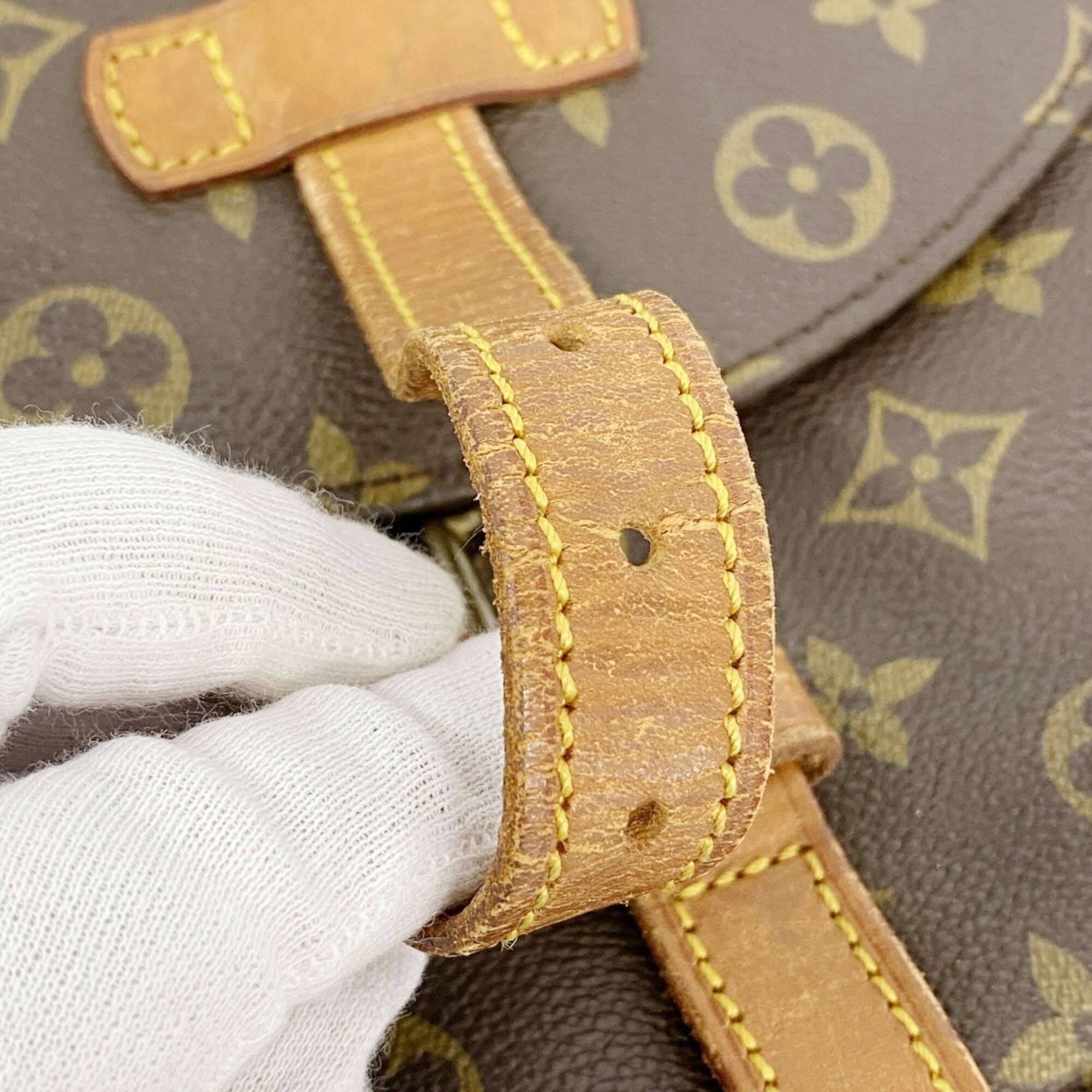 Louis Vuitton Brown Shoulder Bag (Pre-Owned)