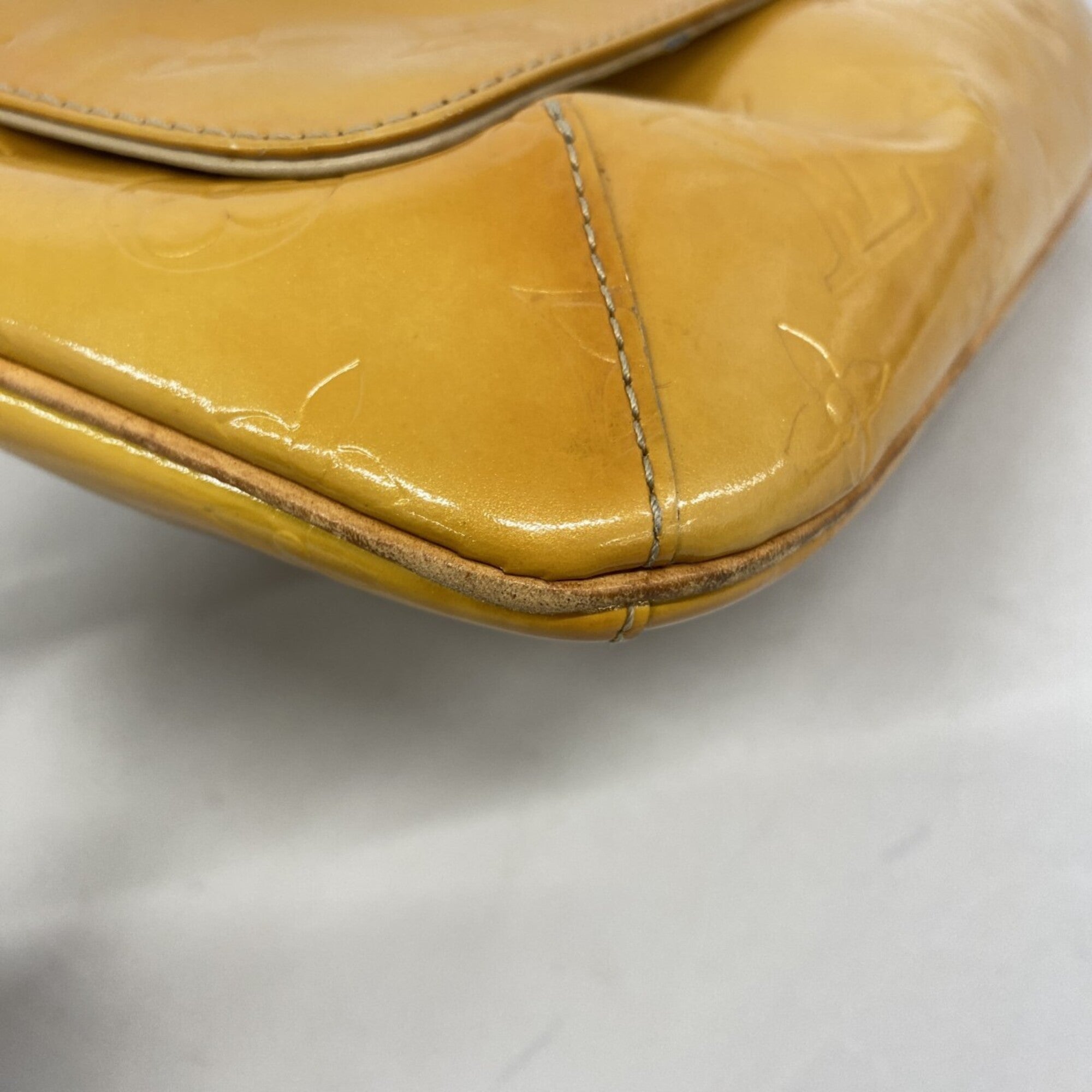 Louis Vuitton Beige Shoulder Bag (Pre-Owned)