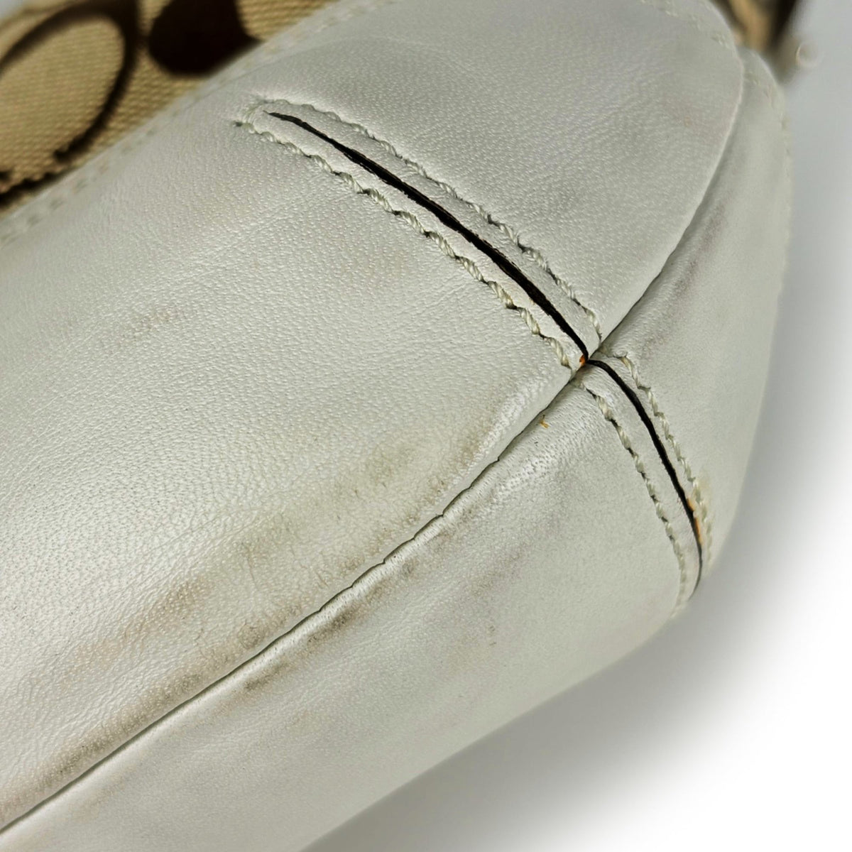 Coach Signature Beige White Signature Line Leather Shoulder Bag (Pre-Owned)