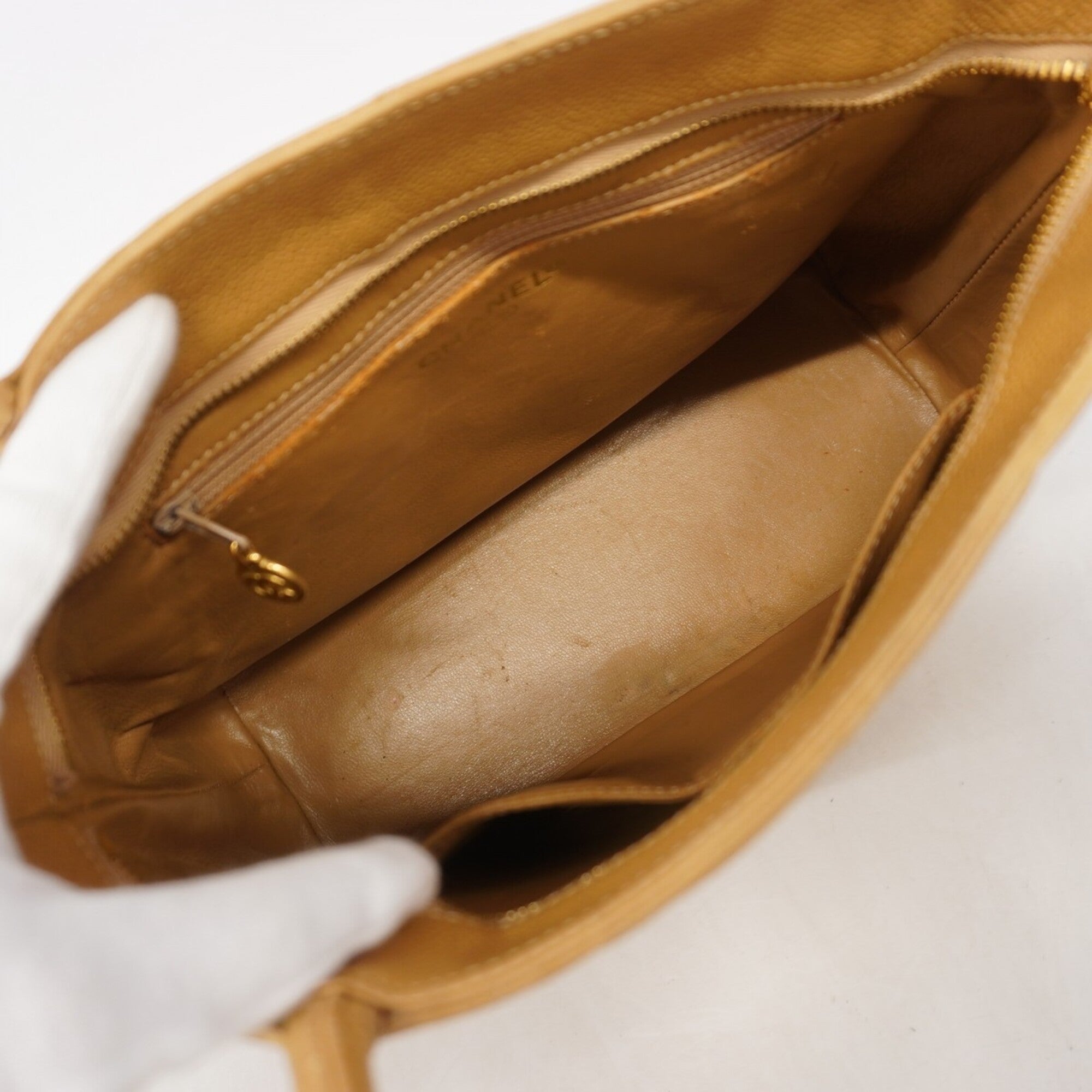 Chanel Beige Grained Calfskin Tote Bag (Pre-Owned)