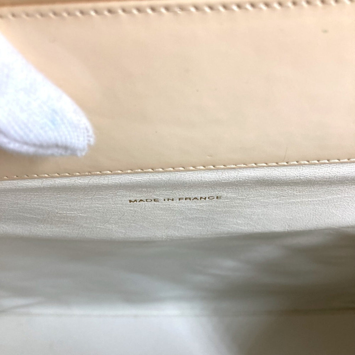 Chanel Matelasse White Leather Handbag (Pre-Owned)