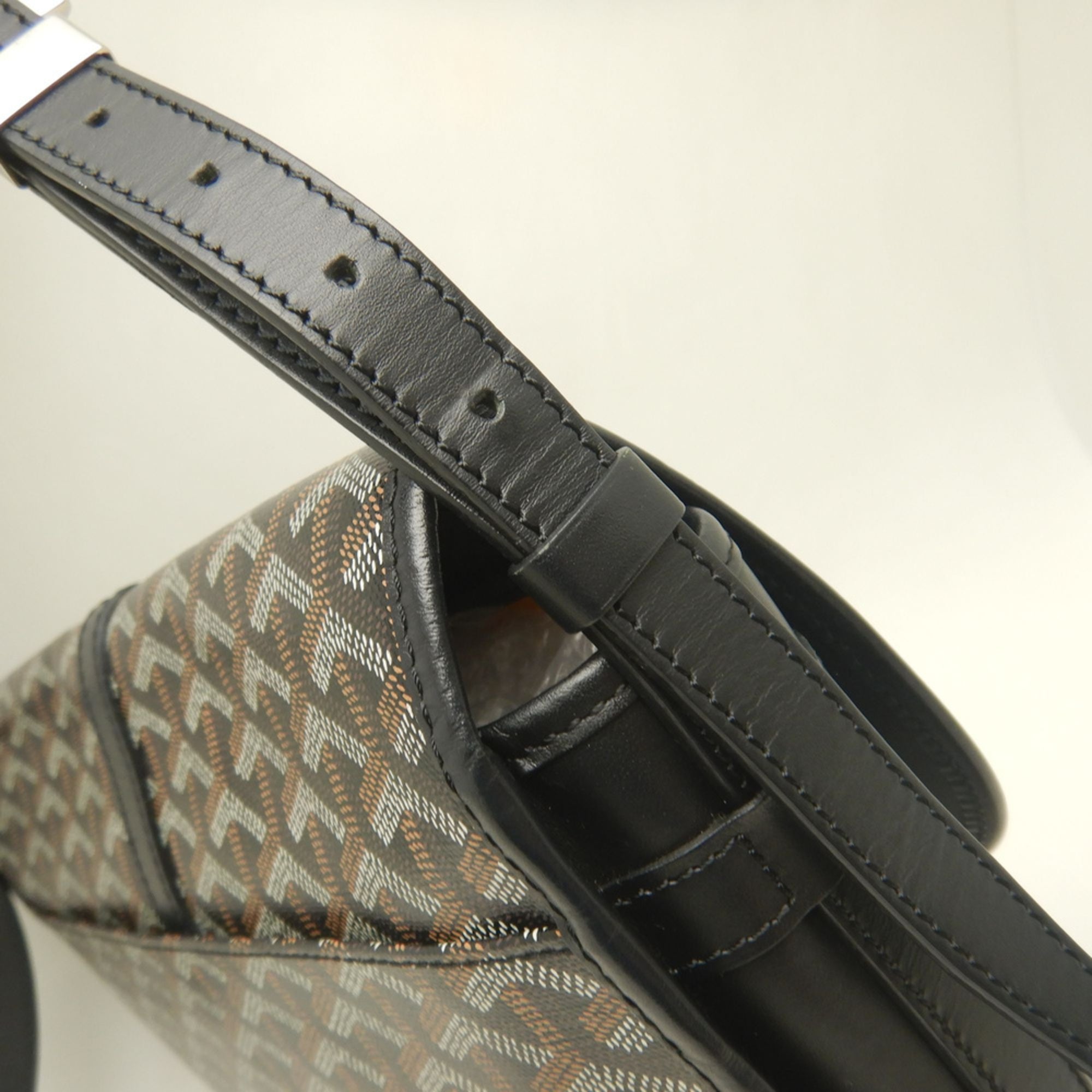 Goyard Black Coated Canvas Shoulder Bag (Pre-Owned)