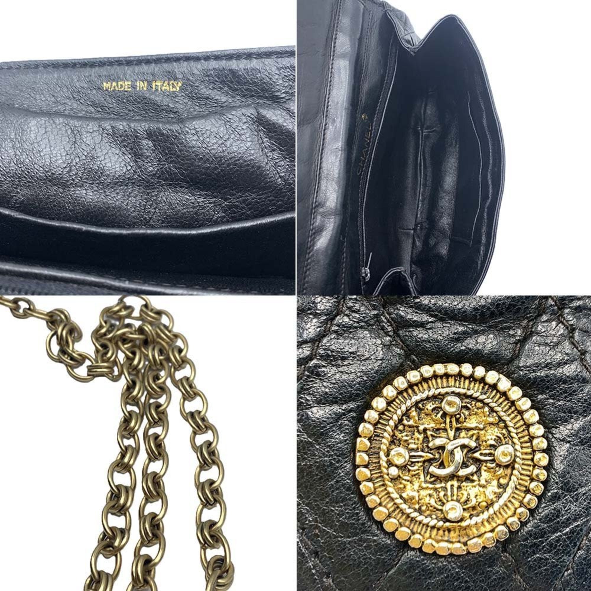 Chanel Leather Shoulder Bag (Pre-Owned)