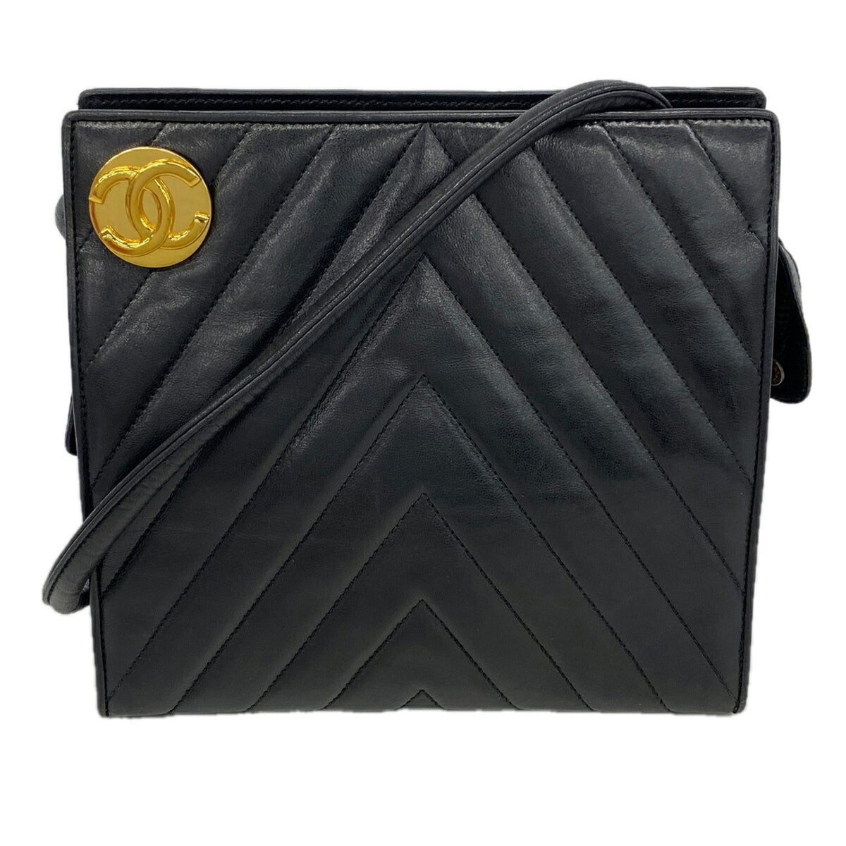 Chanel Black Leather Shoulder Bag (Pre-Owned)