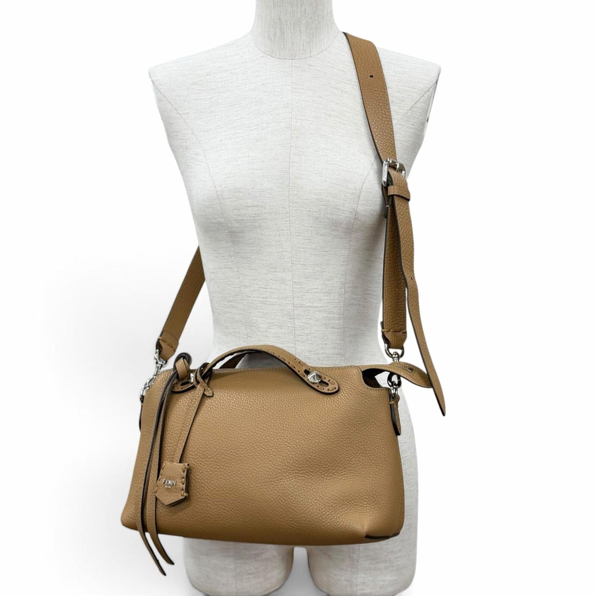 Fendi Beige Shoulder Bag (Pre-Owned)