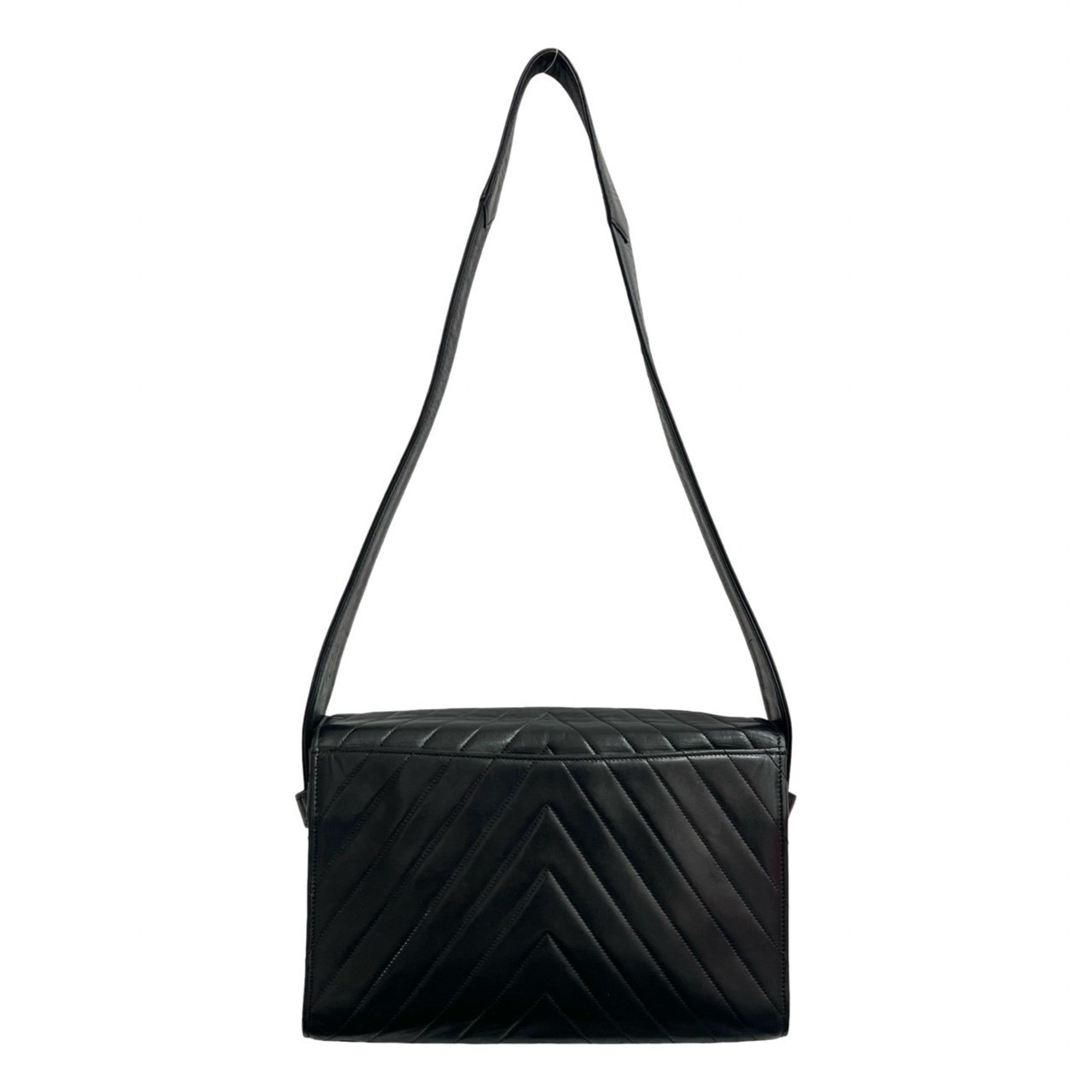 Chanel Black Leather Shoulder Bag (Pre-Owned)