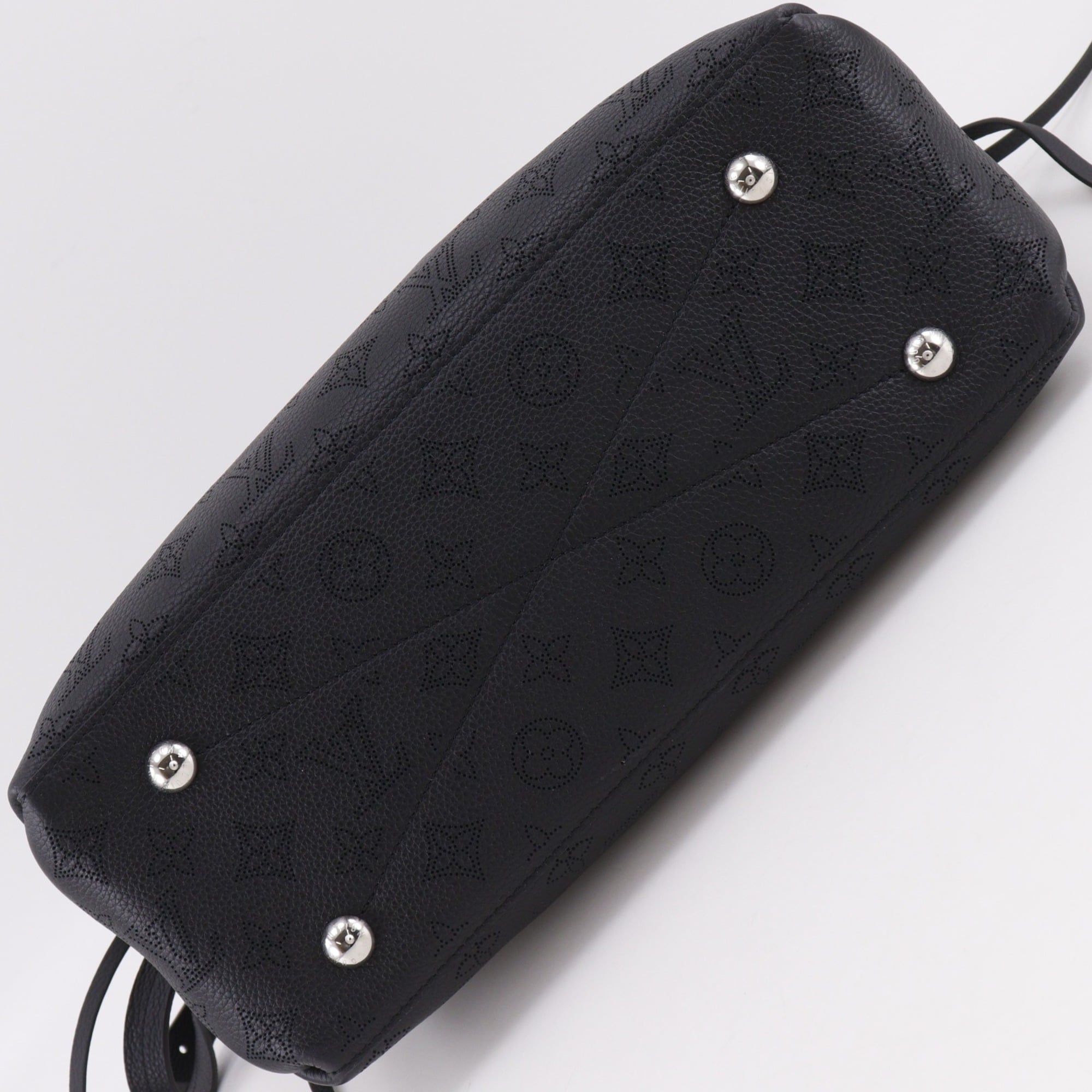 Louis Vuitton Black Noir Monogram Mahina Leather Handbag (Pre-Owned)