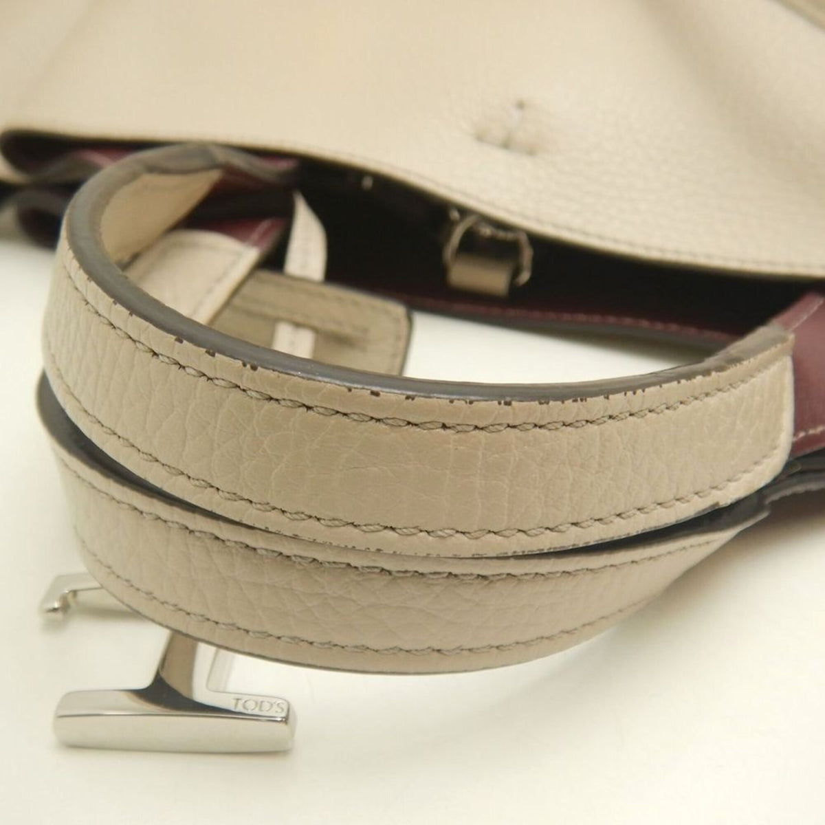 Tod's Cream Leather Handbag (Pre-Owned)