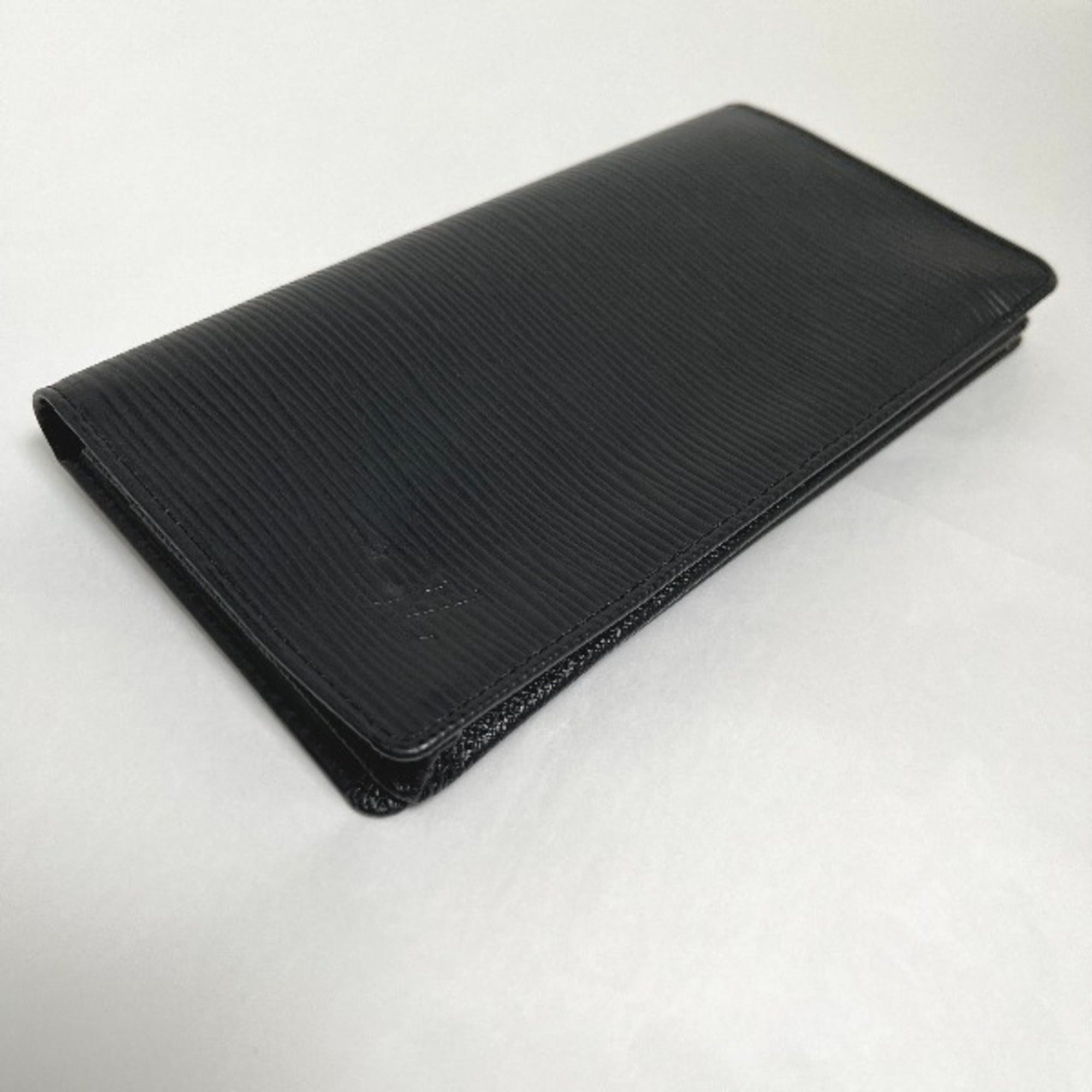 Louis Vuitton Epi Noir Epi Leather Long Wallet (Bi-Fold) (Pre-Owned)