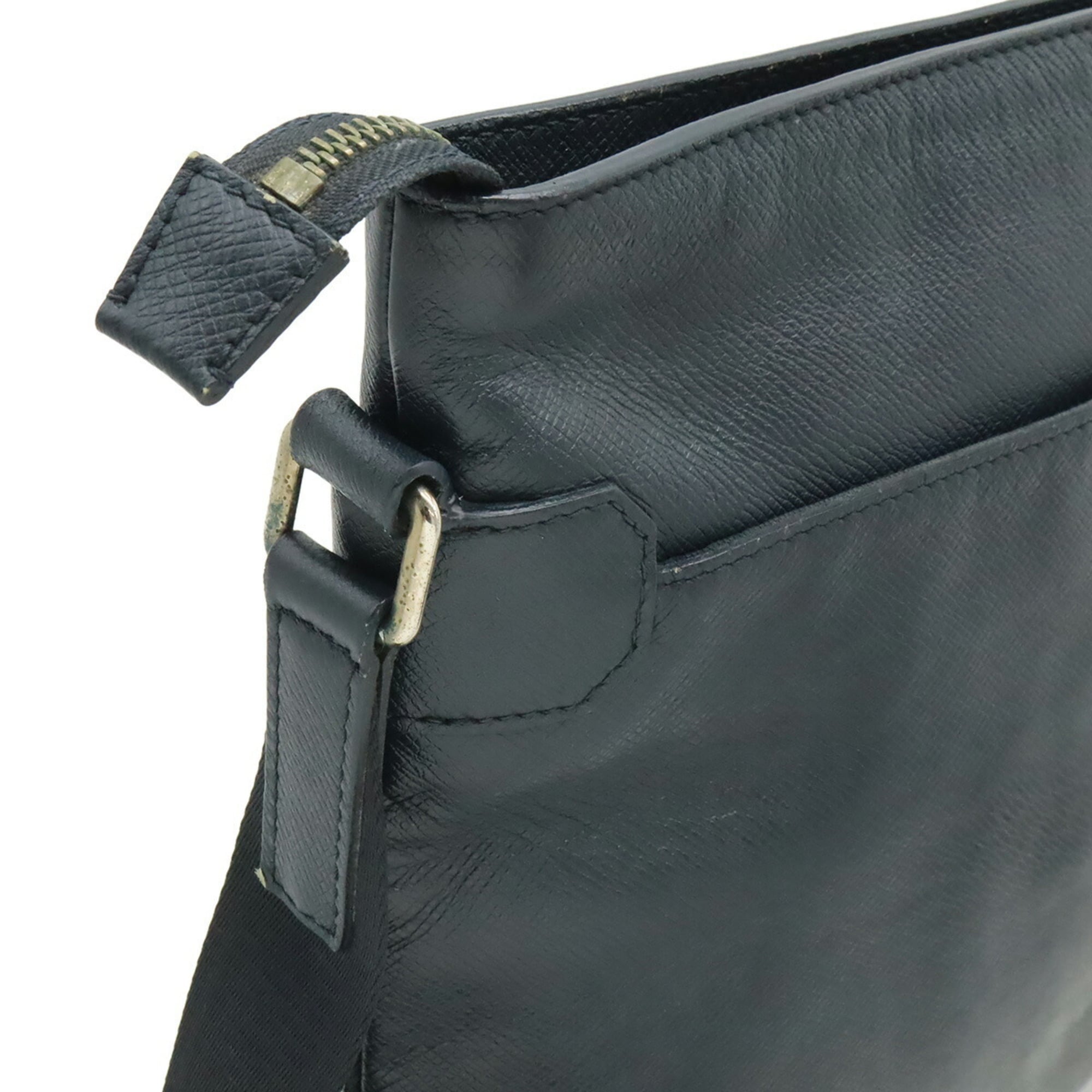 Louis Vuitton Boreal Taiga Leather Leather Shoulder Bag (Pre-Owned)
