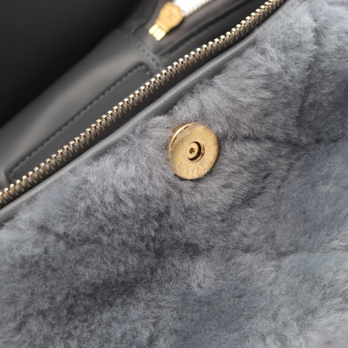 Chanel Gray Leather Handbag Shoulder Bag (Pre-Owned)