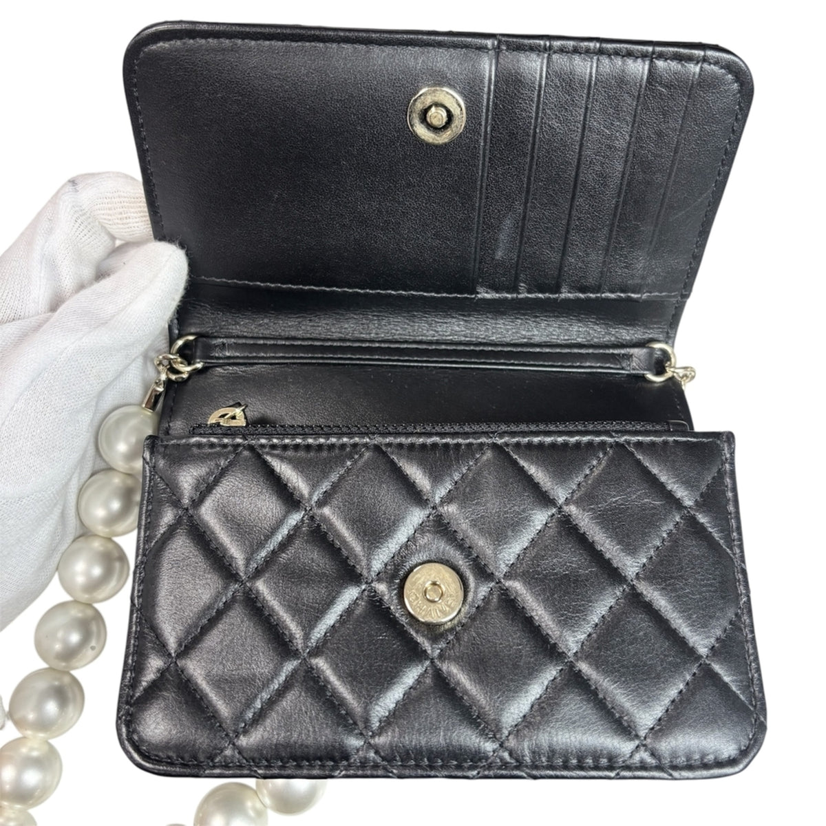 Chanel Matelasse Black Leather Shoulder Bag (Pre-Owned)