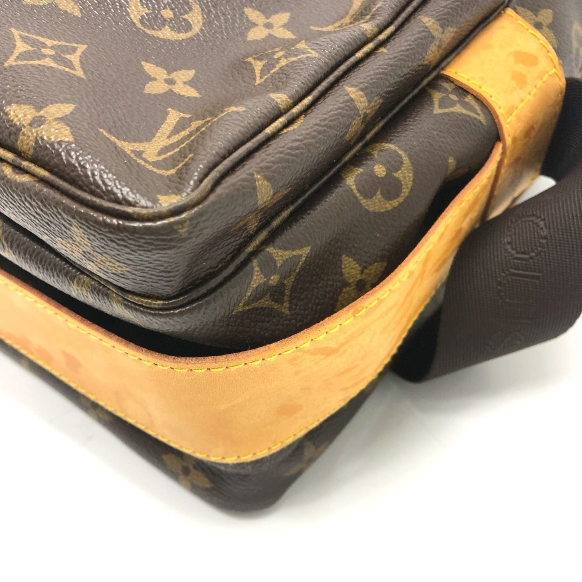 Louis Vuitton Brown Monogram Canvas Messenger Bag Shoulder Bag (Pre-Owned)