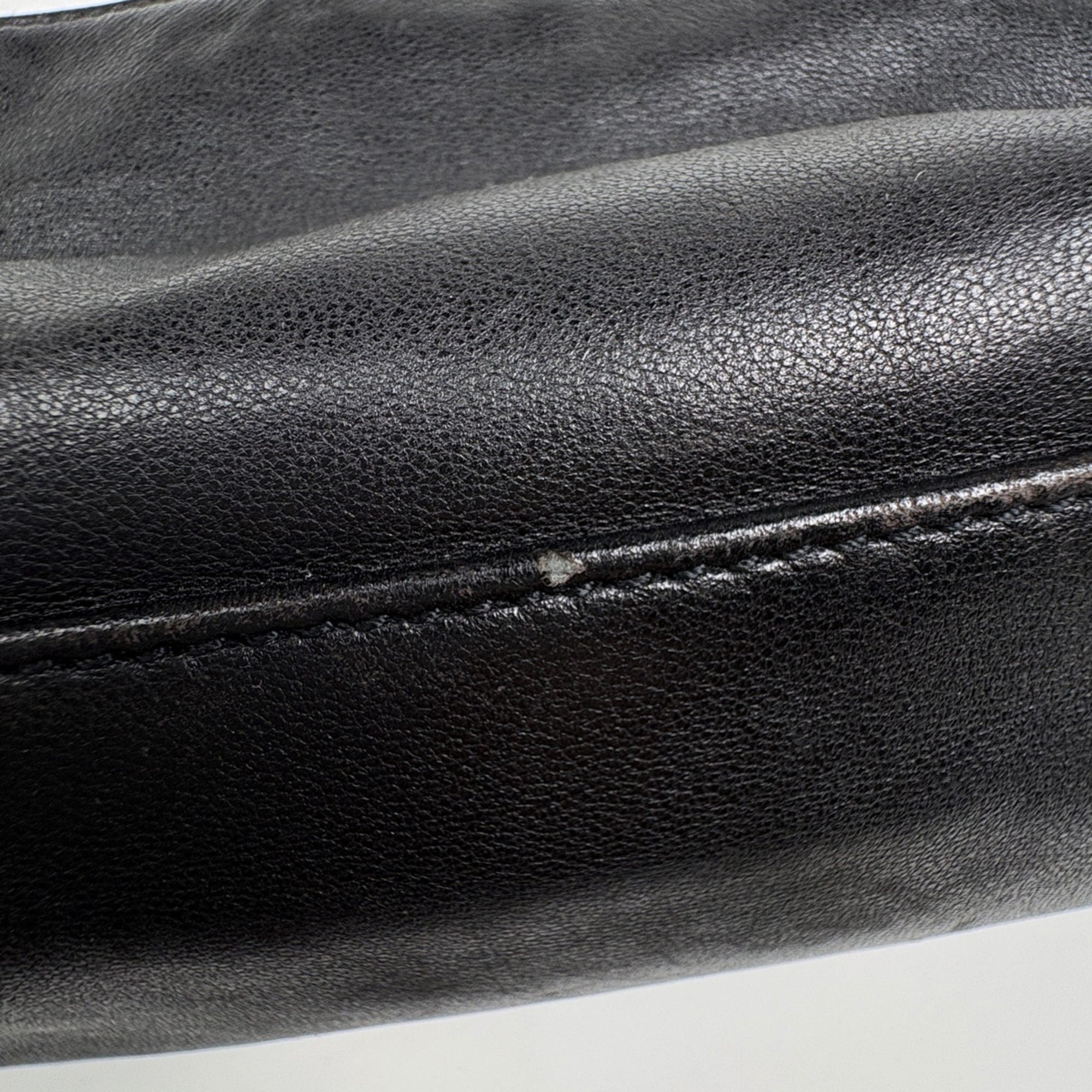 Saint Laurent Black Leather Sling Bag (Pre-Owned)