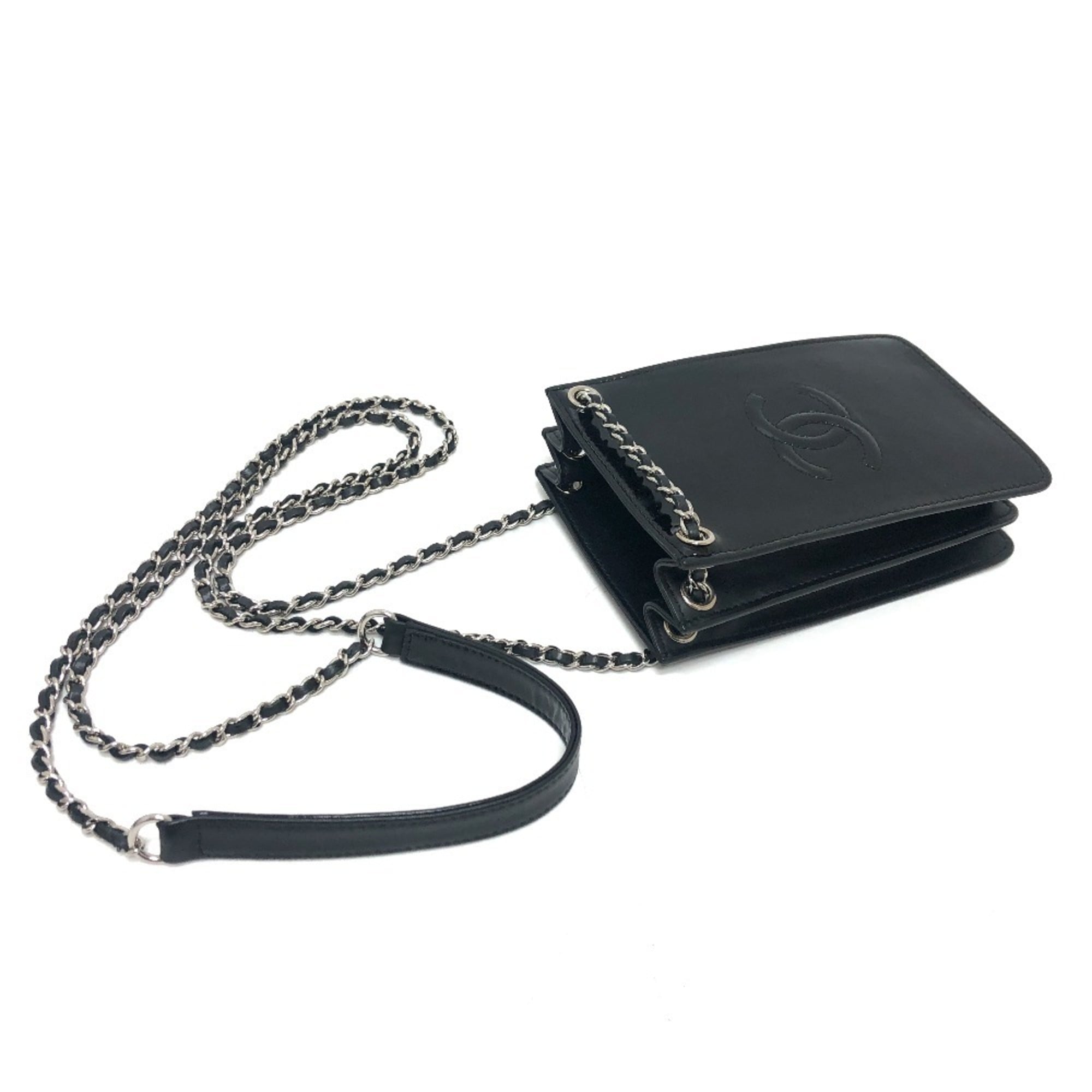 Chanel Black Pouch Shoulder Bag (Pre-Owned)