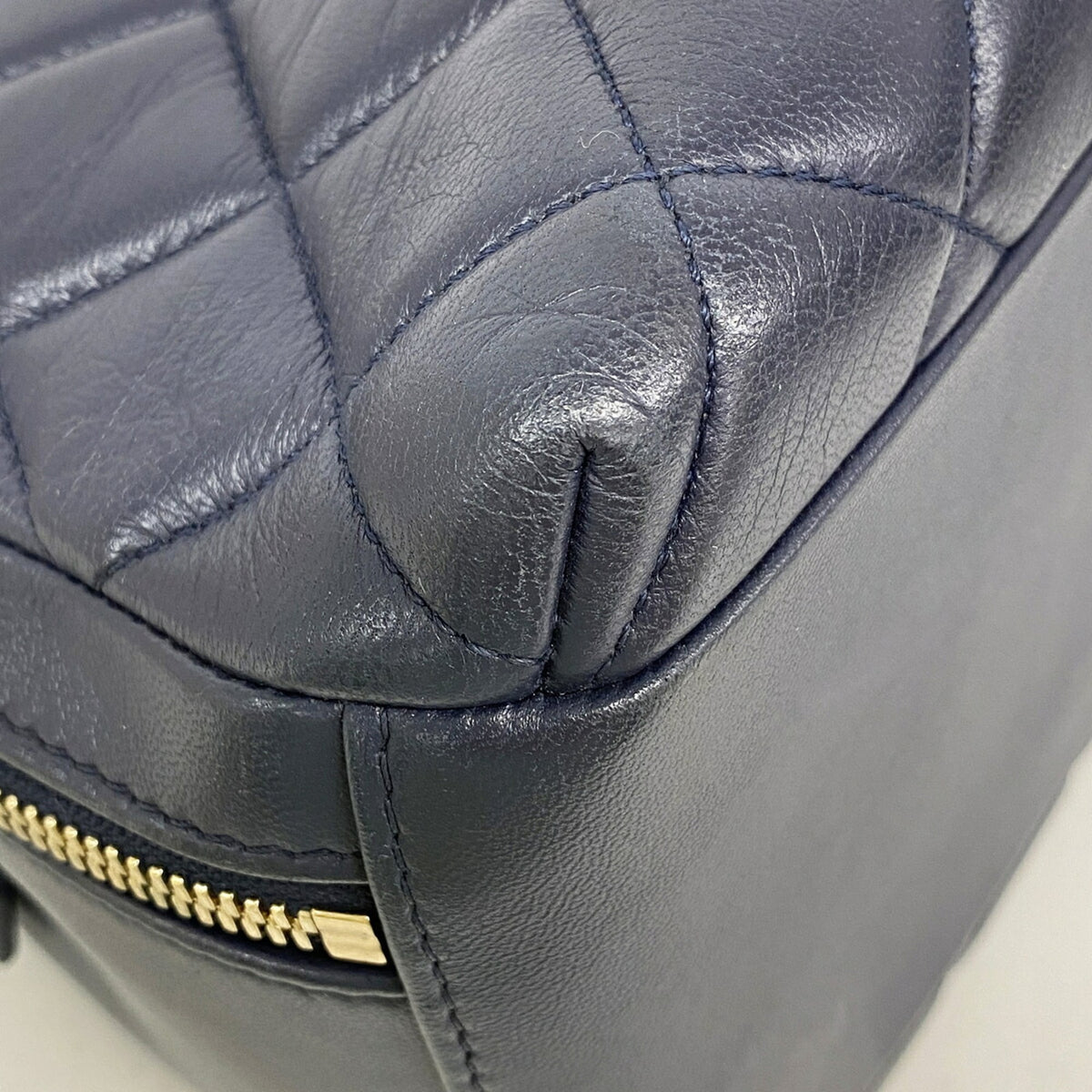 Chanel Navy Leather Handbag (Pre-Owned)