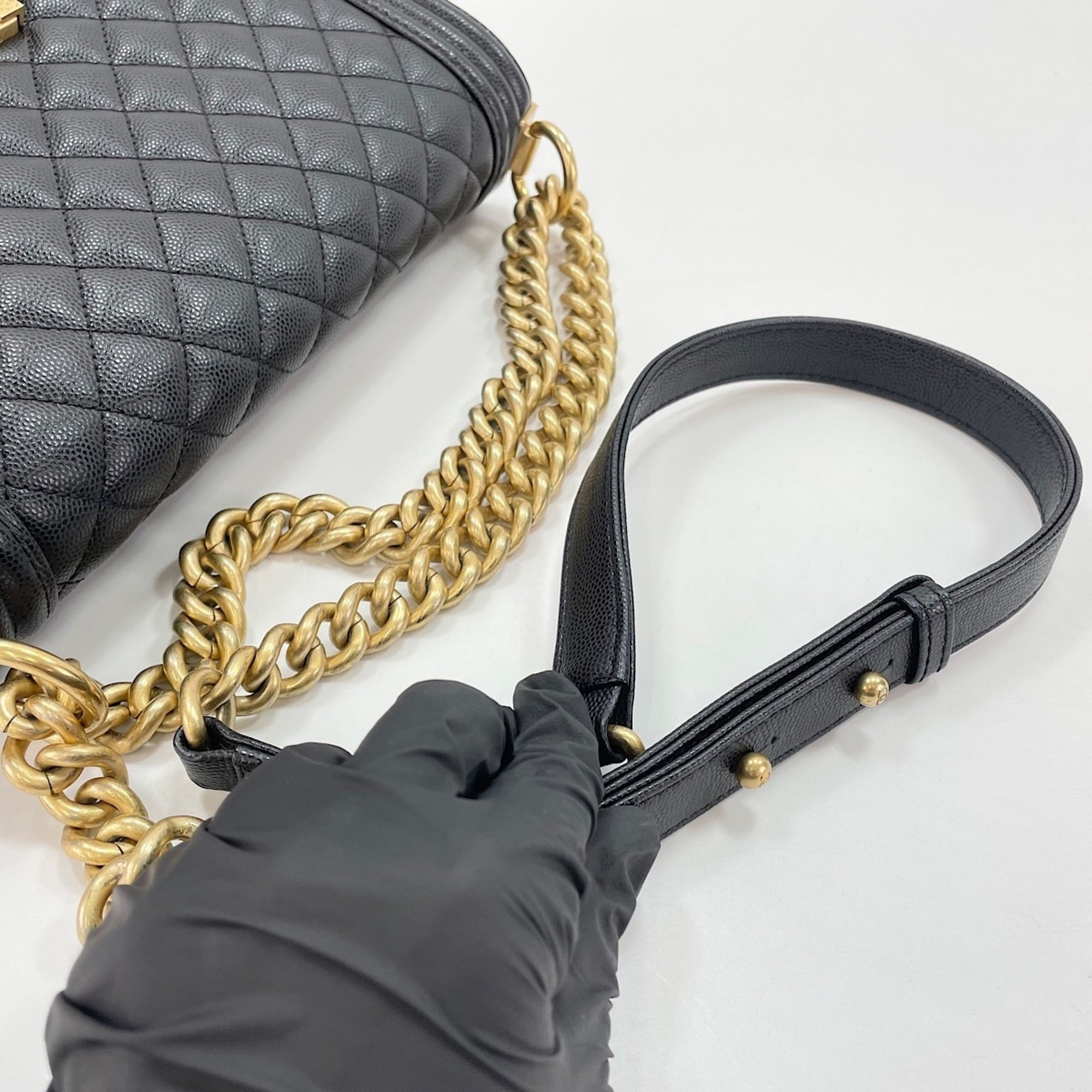 Chanel Black Shoulder Bag (Pre-Owned)