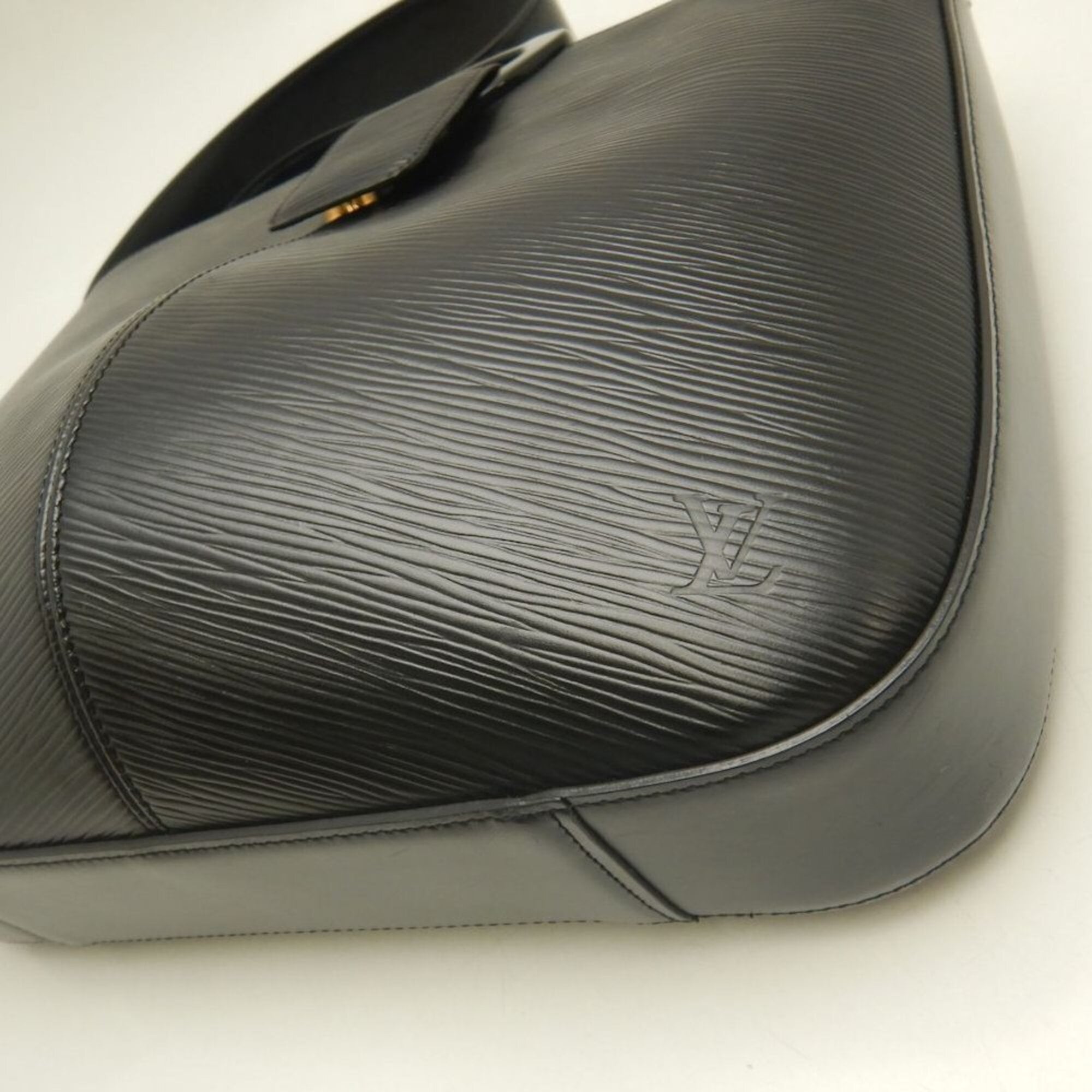 Louis Vuitton Noir Epi Leather Shoulder Bag (Pre-Owned)